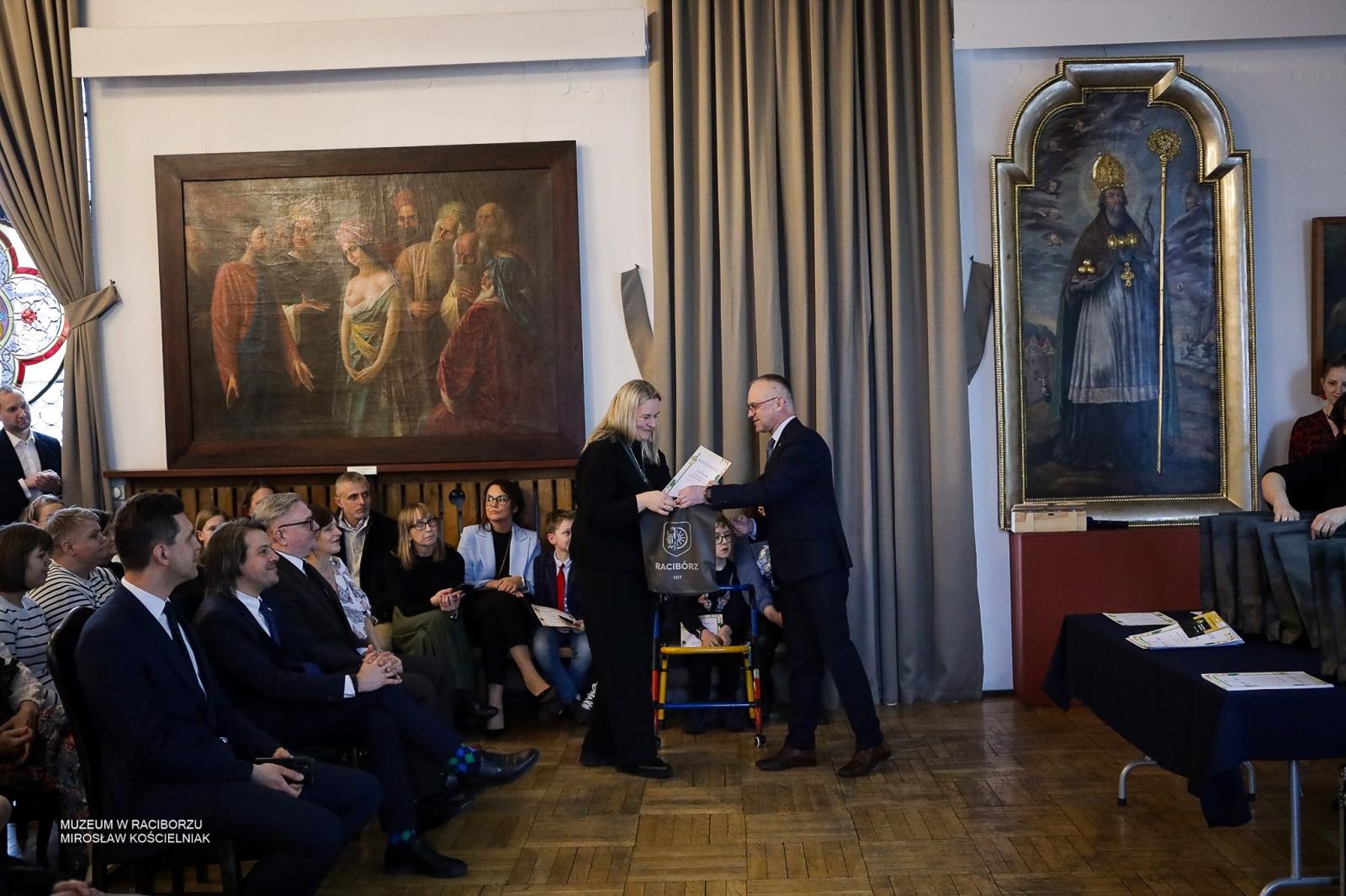 Zdjęcie w galerii na portalu naszraciborz.pl: Rozstrzygnięto XX Powiatowy Konkurs Wielkanocny w Raciborzu wiadomości z regionu