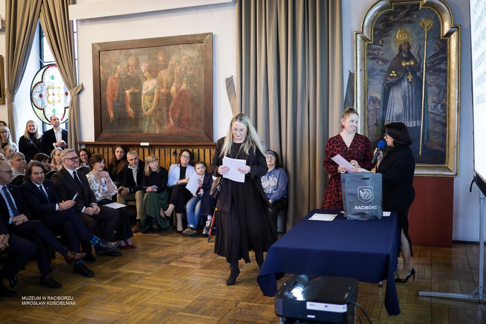 Zdjęcie w galerii na portalu naszraciborz.pl: Rozstrzygnięto XX Powiatowy Konkurs Wielkanocny w Raciborzu wiadomości z regionu