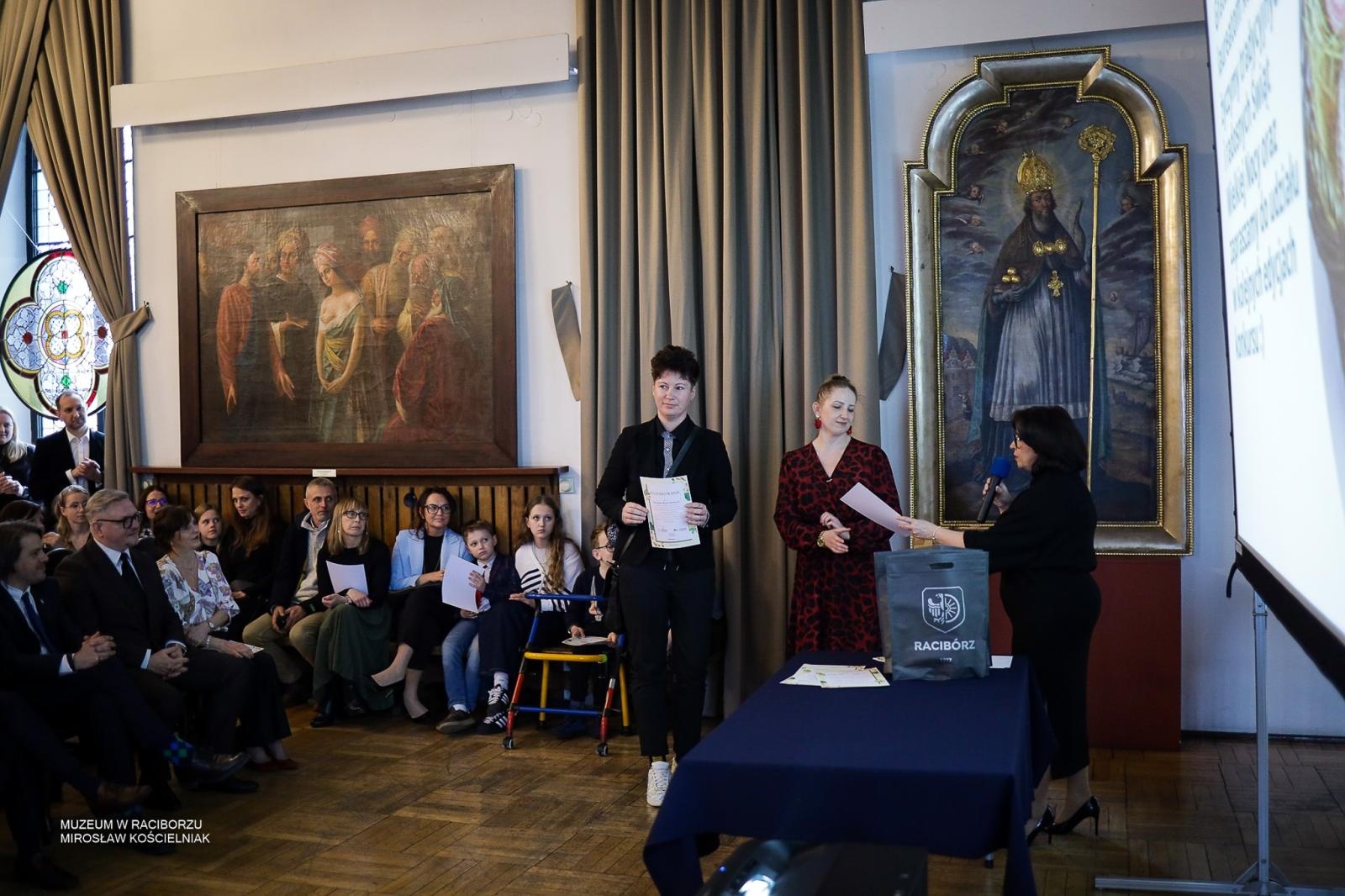 Zdjęcie w galerii na portalu naszraciborz.pl: Rozstrzygnięto XX Powiatowy Konkurs Wielkanocny w Raciborzu wiadomości z regionu