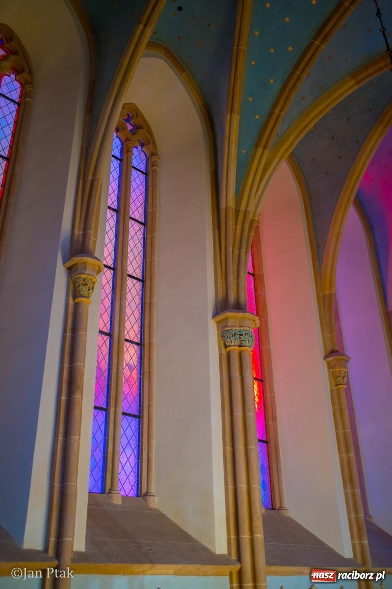 Zdjęcie w galerii na portalu naszraciborz.pl: Pieśni wielkopostne w kaplicy zamkowej. Owacje na stojąco dla scholi Od Serca [FOTO i WIDEO] wiadomości z regionu