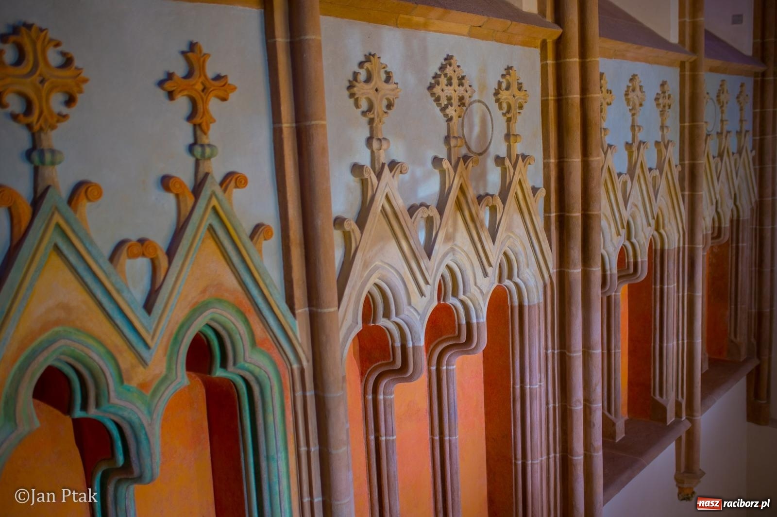 Zdjęcie w galerii na portalu naszraciborz.pl: Pieśni wielkopostne w kaplicy zamkowej. Owacje na stojąco dla scholi Od Serca [FOTO i WIDEO] wiadomości z regionu