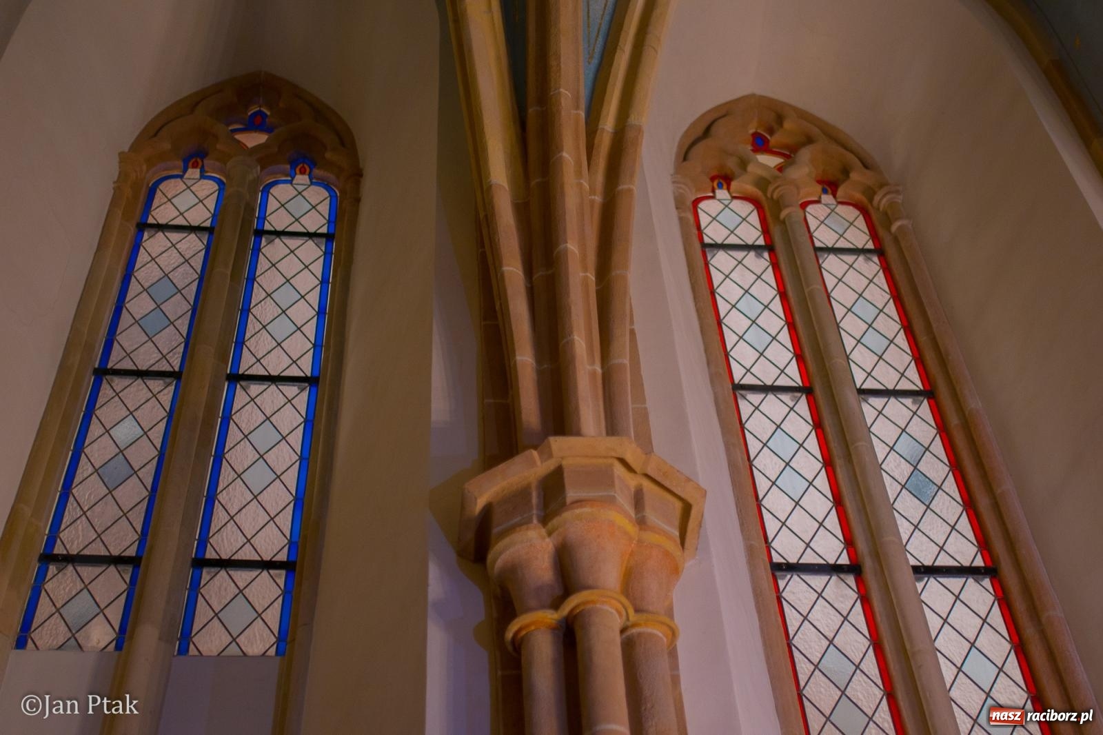 Zdjęcie w galerii na portalu naszraciborz.pl: Pieśni wielkopostne w kaplicy zamkowej. Owacje na stojąco dla scholi Od Serca [FOTO i WIDEO] wiadomości z regionu