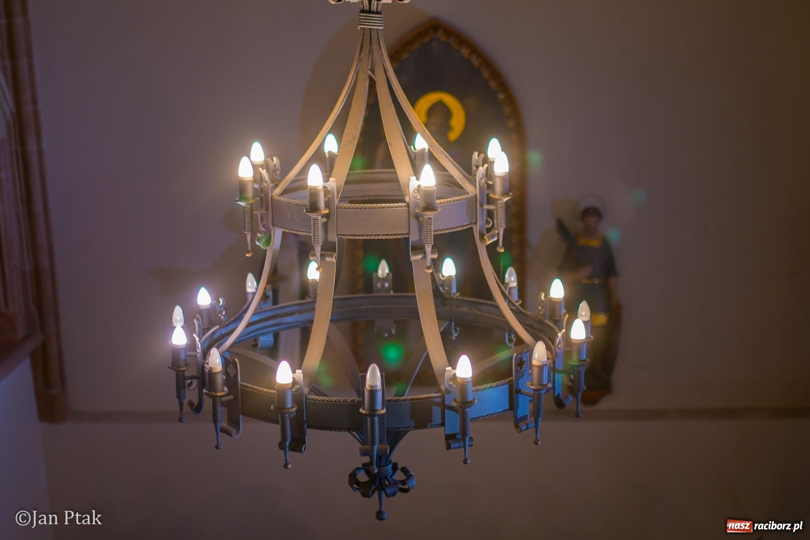 Zdjęcie w galerii na portalu naszraciborz.pl: Pieśni wielkopostne w kaplicy zamkowej. Owacje na stojąco dla scholi Od Serca [FOTO i WIDEO] wiadomości z regionu