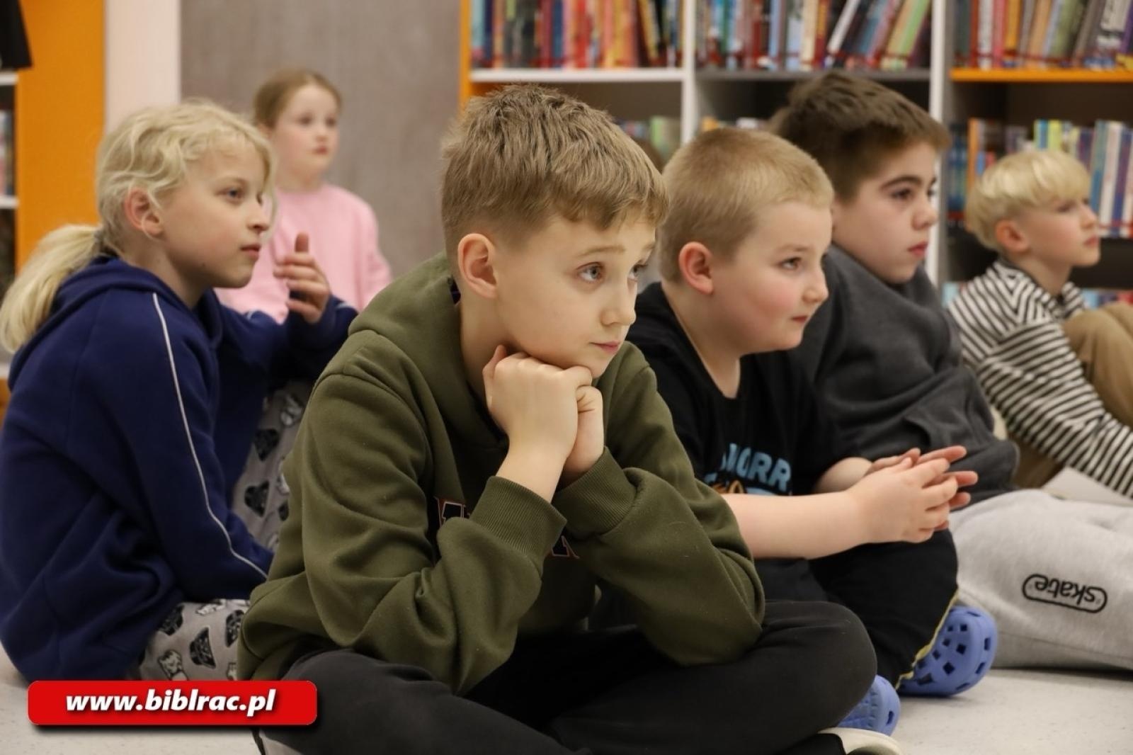 Zdjęcie w galerii na portalu naszraciborz.pl: Biblioteka pełna magii - Noc z Andersenem 2026 w krainie Narnii wiadomości z regionu