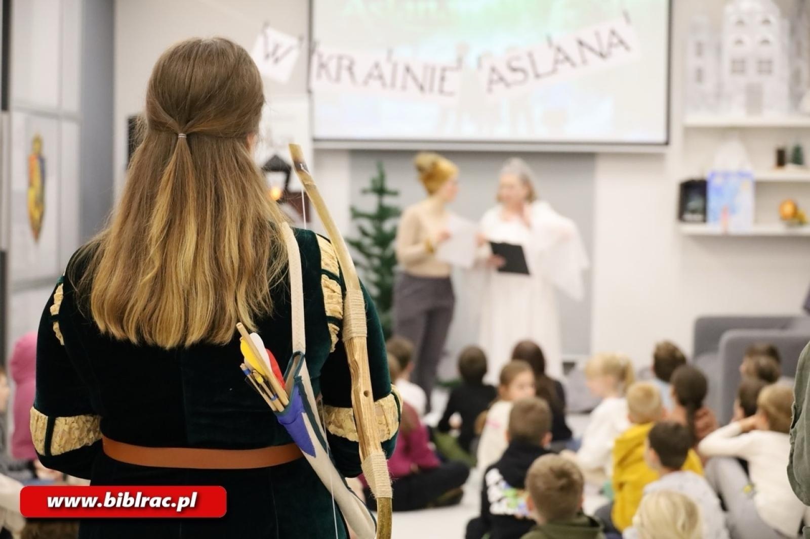 Zdjęcie w galerii na portalu naszraciborz.pl: Biblioteka pełna magii - Noc z Andersenem 2026 w krainie Narnii wiadomości z regionu