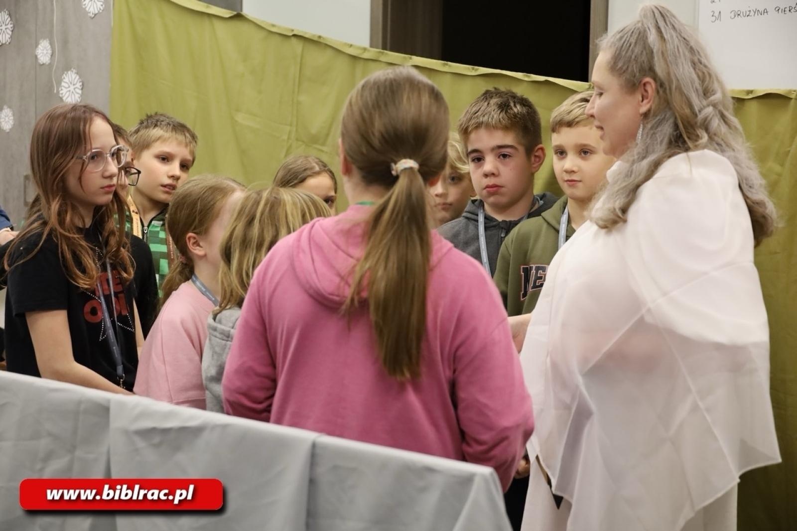 Zdjęcie w galerii na portalu naszraciborz.pl: Biblioteka pełna magii - Noc z Andersenem 2026 w krainie Narnii wiadomości z regionu
