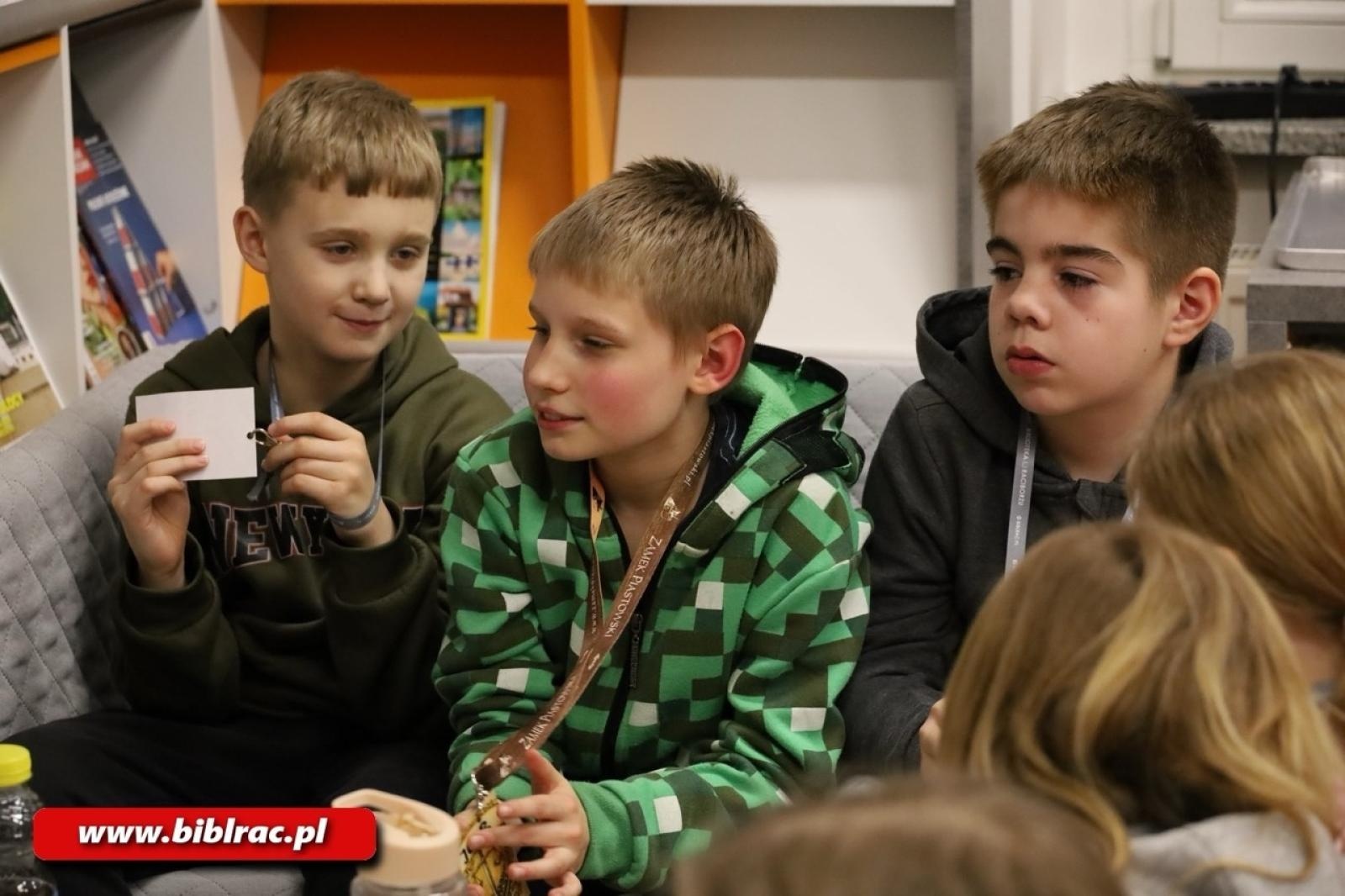 Zdjęcie w galerii na portalu naszraciborz.pl: Biblioteka pełna magii - Noc z Andersenem 2026 w krainie Narnii wiadomości z regionu