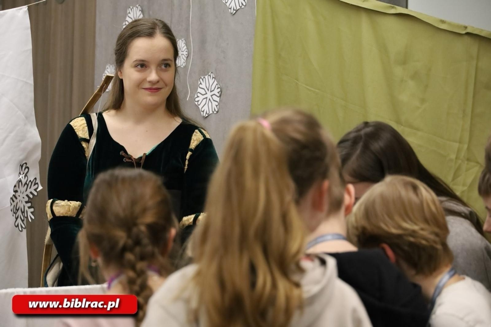 Zdjęcie w galerii na portalu naszraciborz.pl: Biblioteka pełna magii - Noc z Andersenem 2026 w krainie Narnii wiadomości z regionu