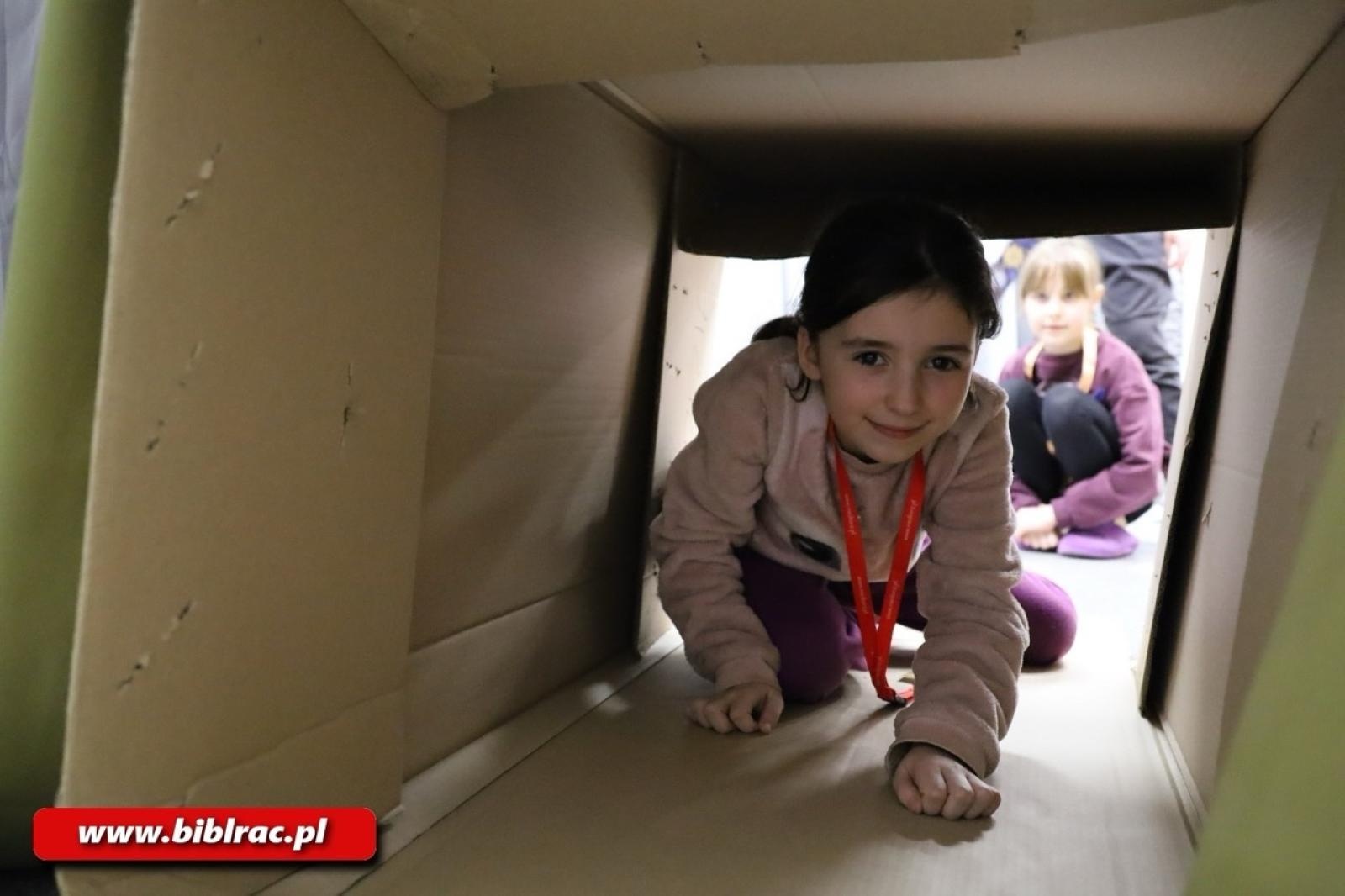 Zdjęcie w galerii na portalu naszraciborz.pl: Biblioteka pełna magii - Noc z Andersenem 2026 w krainie Narnii wiadomości z regionu