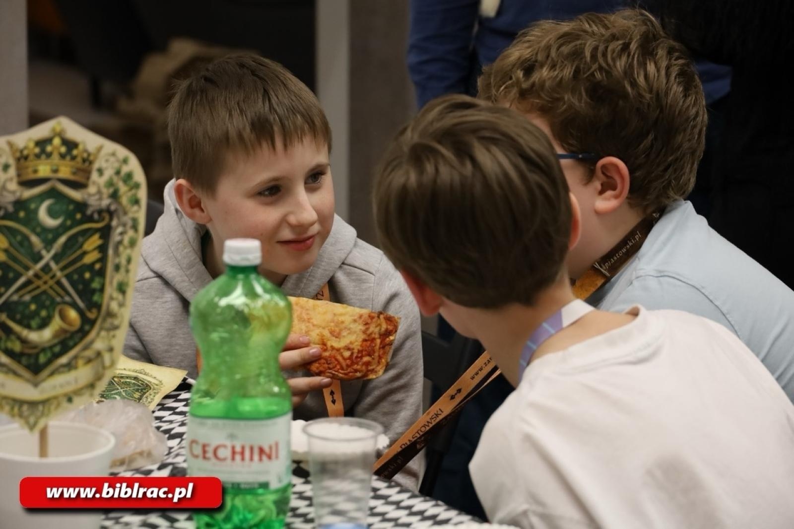 Zdjęcie w galerii na portalu naszraciborz.pl: Biblioteka pełna magii - Noc z Andersenem 2026 w krainie Narnii wiadomości z regionu