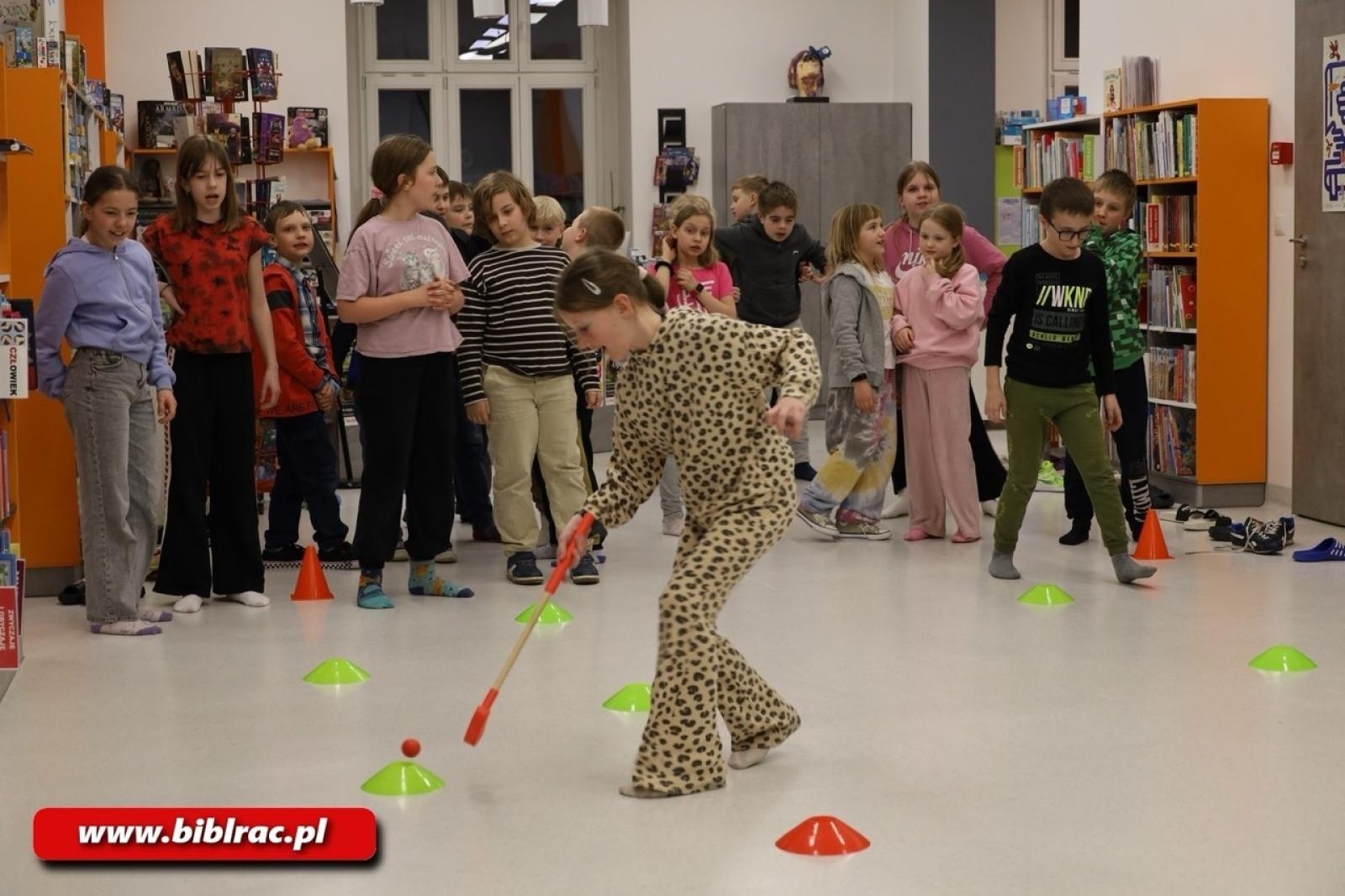 Zdjęcie w galerii na portalu naszraciborz.pl: Biblioteka pełna magii - Noc z Andersenem 2026 w krainie Narnii wiadomości z regionu