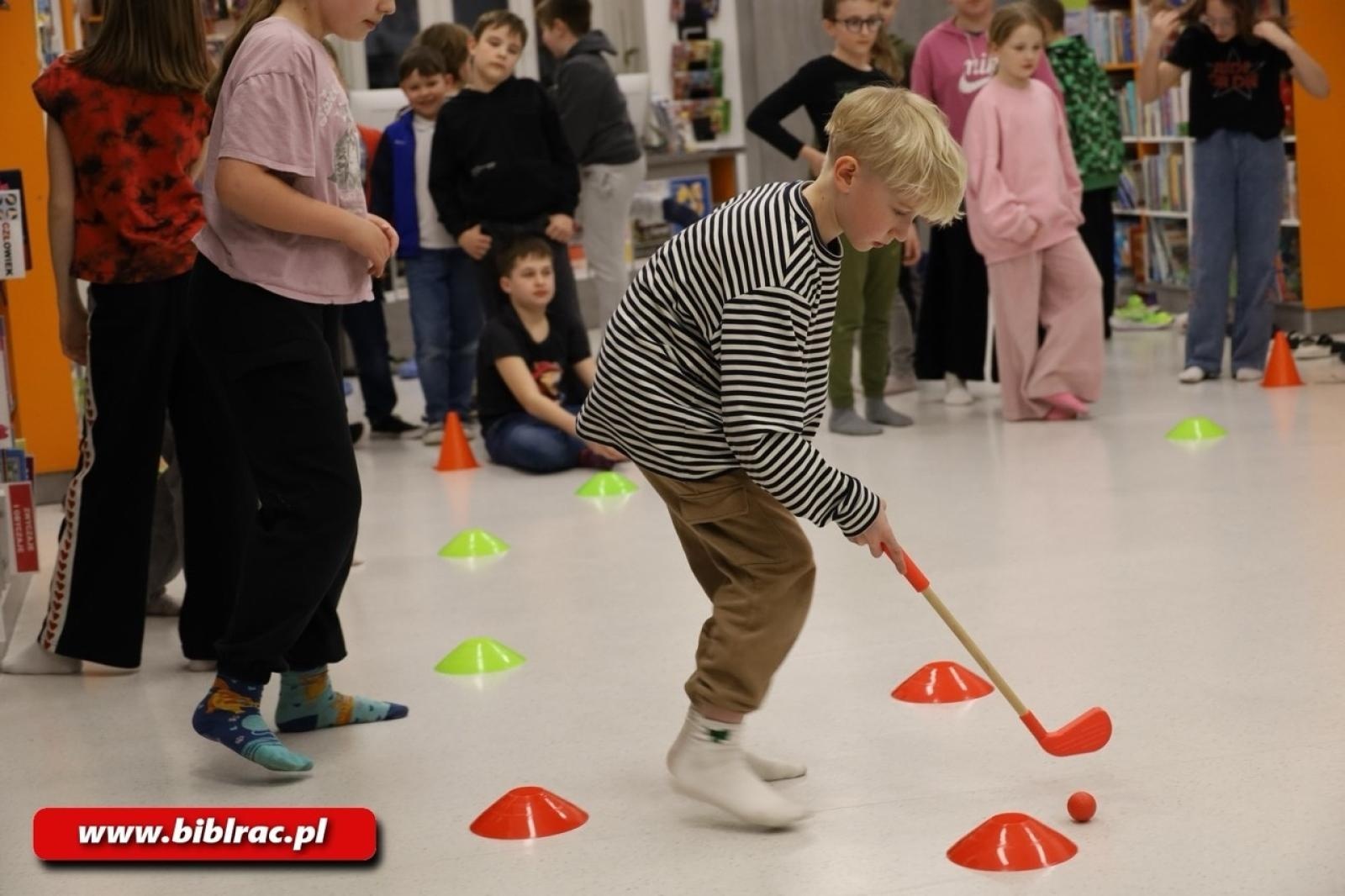 Zdjęcie w galerii na portalu naszraciborz.pl: Biblioteka pełna magii - Noc z Andersenem 2026 w krainie Narnii wiadomości z regionu