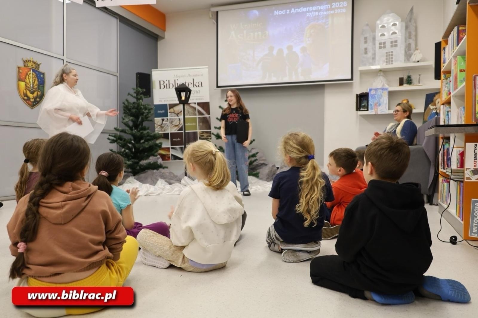 Zdjęcie w galerii na portalu naszraciborz.pl: Biblioteka pełna magii - Noc z Andersenem 2026 w krainie Narnii wiadomości z regionu