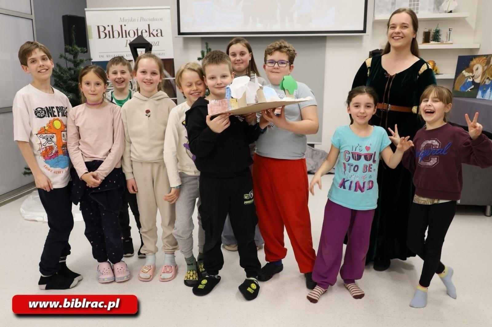 Zdjęcie w galerii na portalu naszraciborz.pl: Biblioteka pełna magii - Noc z Andersenem 2026 w krainie Narnii wiadomości z regionu