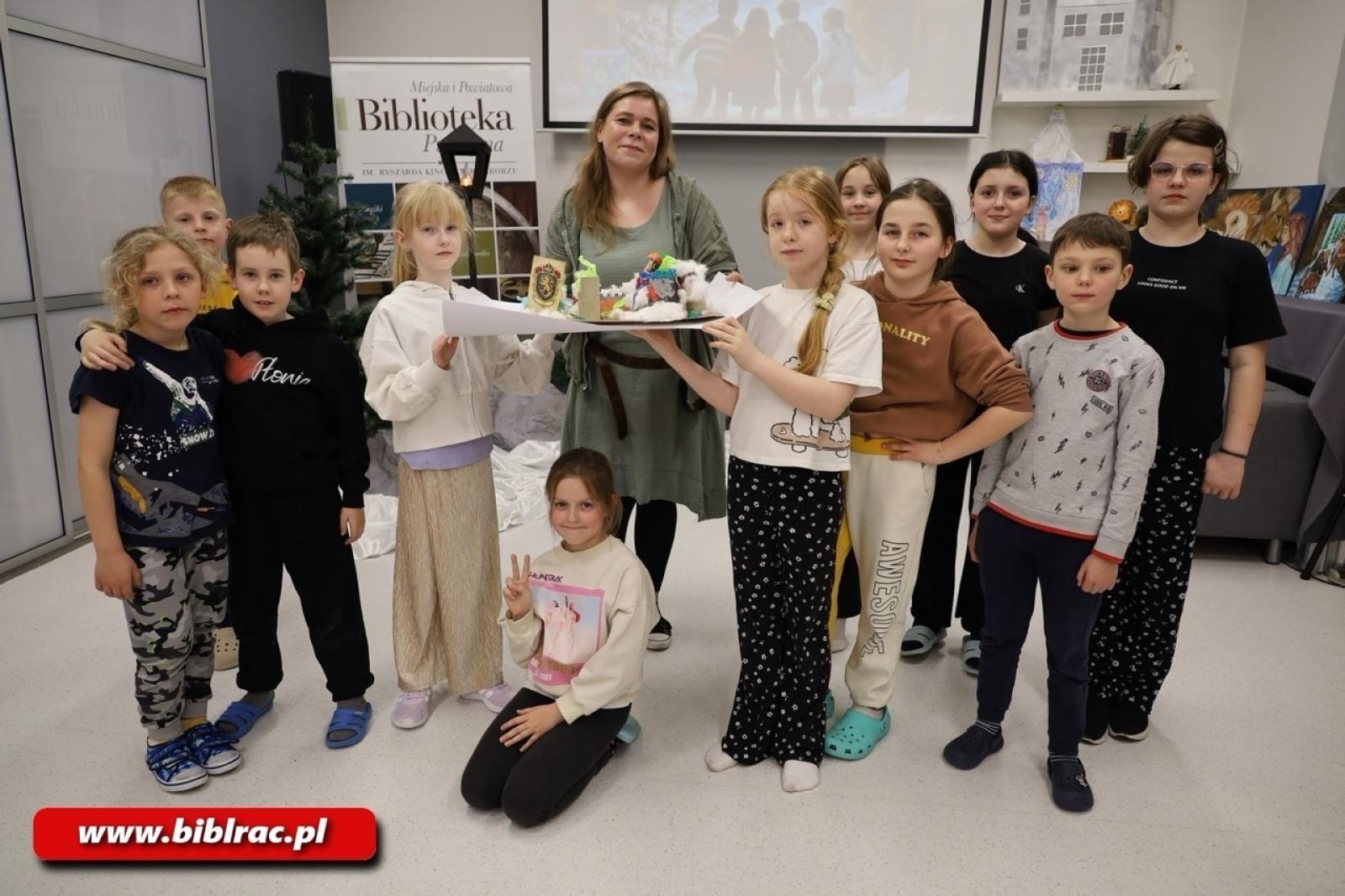 Zdjęcie w galerii na portalu naszraciborz.pl: Biblioteka pełna magii - Noc z Andersenem 2026 w krainie Narnii wiadomości z regionu