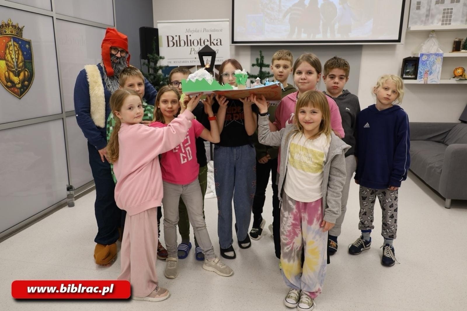 Zdjęcie w galerii na portalu naszraciborz.pl: Biblioteka pełna magii - Noc z Andersenem 2026 w krainie Narnii wiadomości z regionu