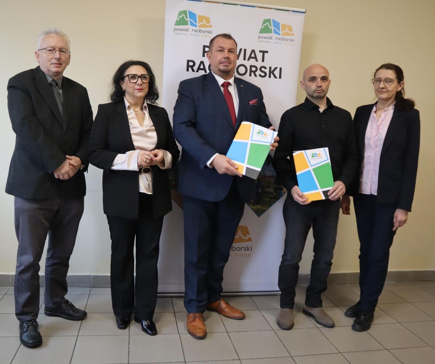 Zdjęcie w galerii na portalu naszraciborz.pl: Nowy krok w stronę energooszczędności w Powiecie Raciborskim! wiadomości z regionu