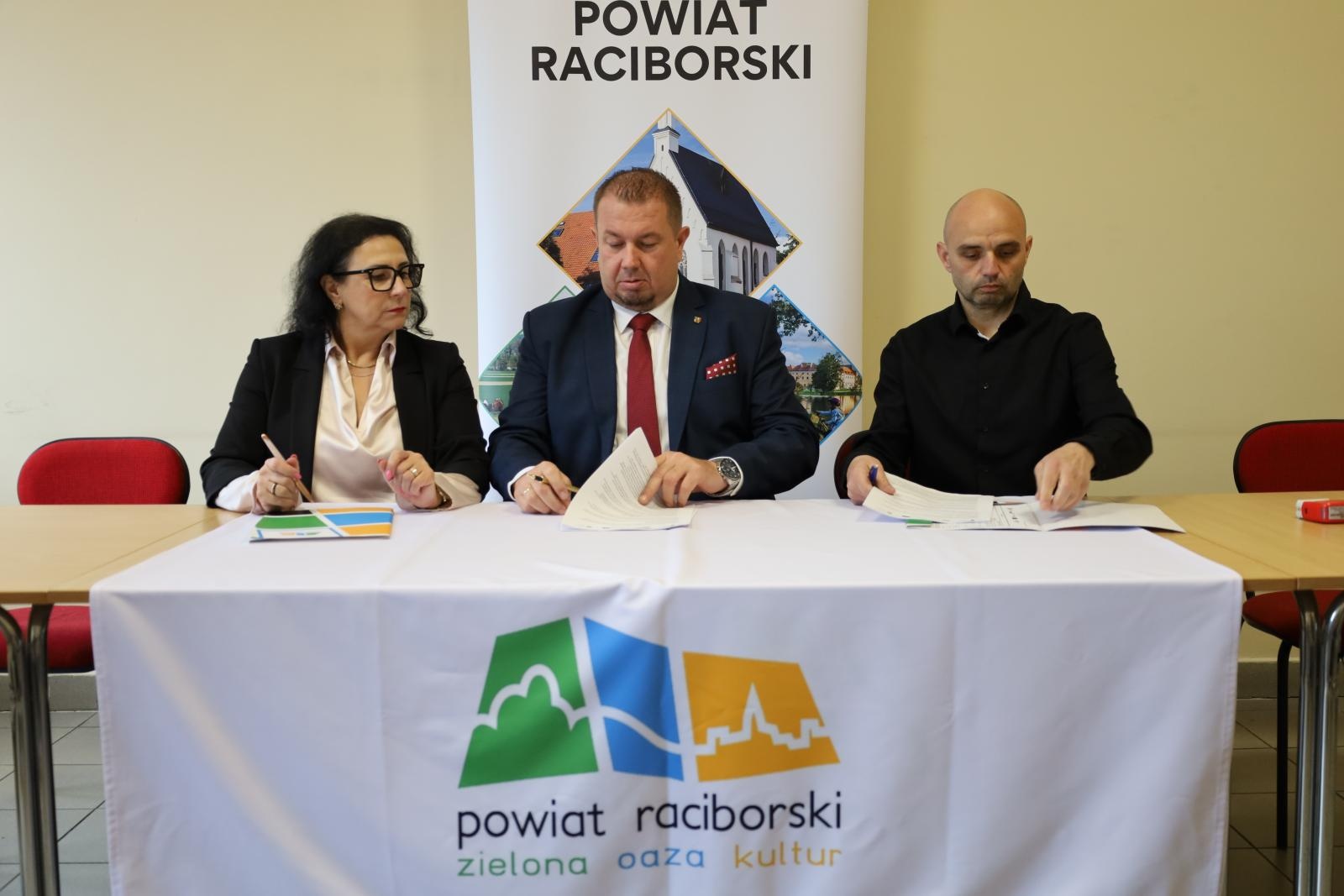 Zdjęcie w galerii na portalu naszraciborz.pl: Nowy krok w stronę energooszczędności w Powiecie Raciborskim! wiadomości z regionu