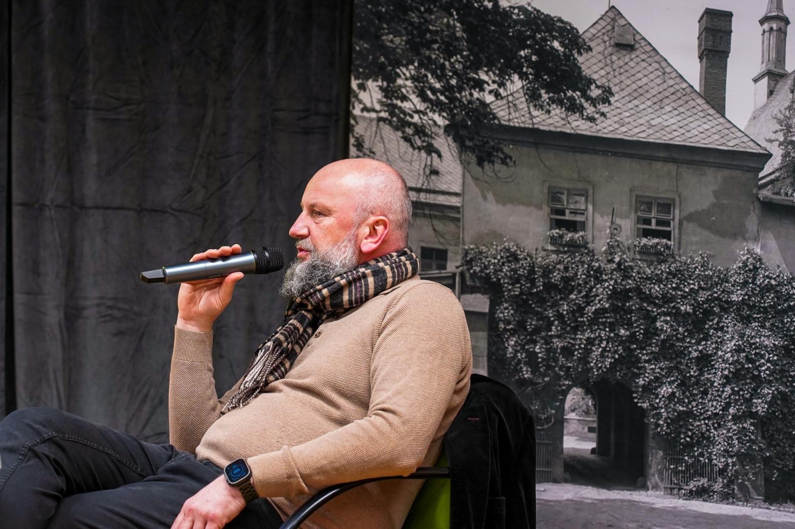 Zdjęcie w galerii na portalu naszraciborz.pl: Czerwony świt nad Odrą. Racibórz 1945 – spotkanie na Zamku Piastowskim wiadomości z regionu