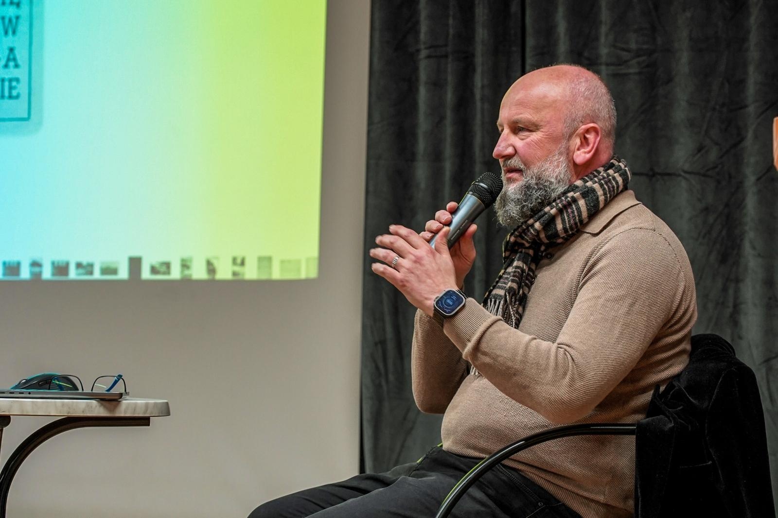 Zdjęcie w galerii na portalu naszraciborz.pl: Czerwony świt nad Odrą. Racibórz 1945 – spotkanie na Zamku Piastowskim wiadomości z regionu