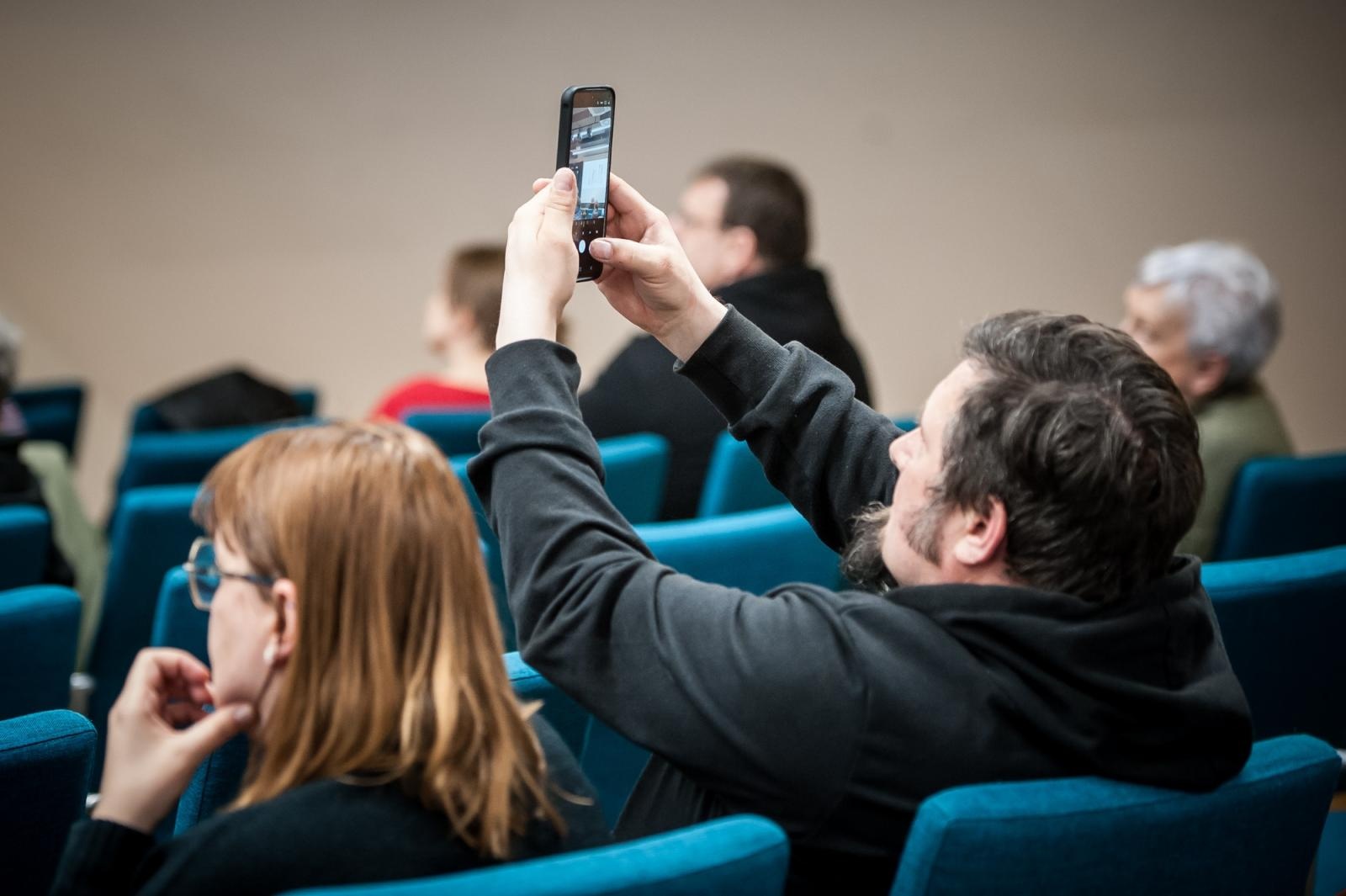 Zdjęcie w galerii na portalu naszraciborz.pl: Czerwony świt nad Odrą. Racibórz 1945 – spotkanie na Zamku Piastowskim wiadomości z regionu