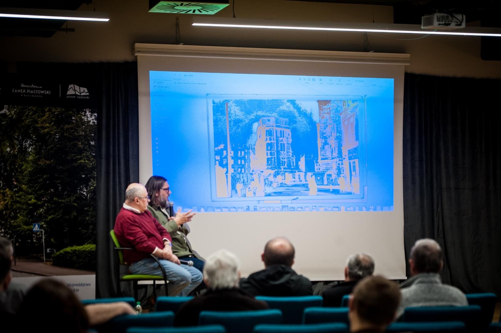 Zdjęcie w galerii na portalu naszraciborz.pl: Czerwony świt nad Odrą. Racibórz 1945 – spotkanie na Zamku Piastowskim wiadomości z regionu