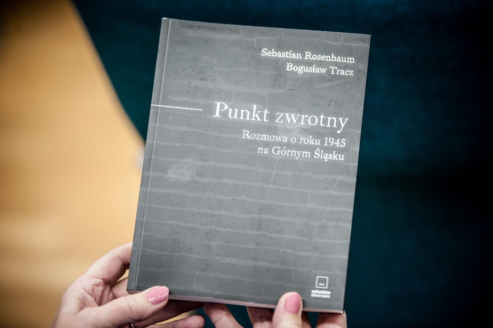 Zdjęcie w galerii na portalu naszraciborz.pl: Czerwony świt nad Odrą. Racibórz 1945 – spotkanie na Zamku Piastowskim wiadomości z regionu