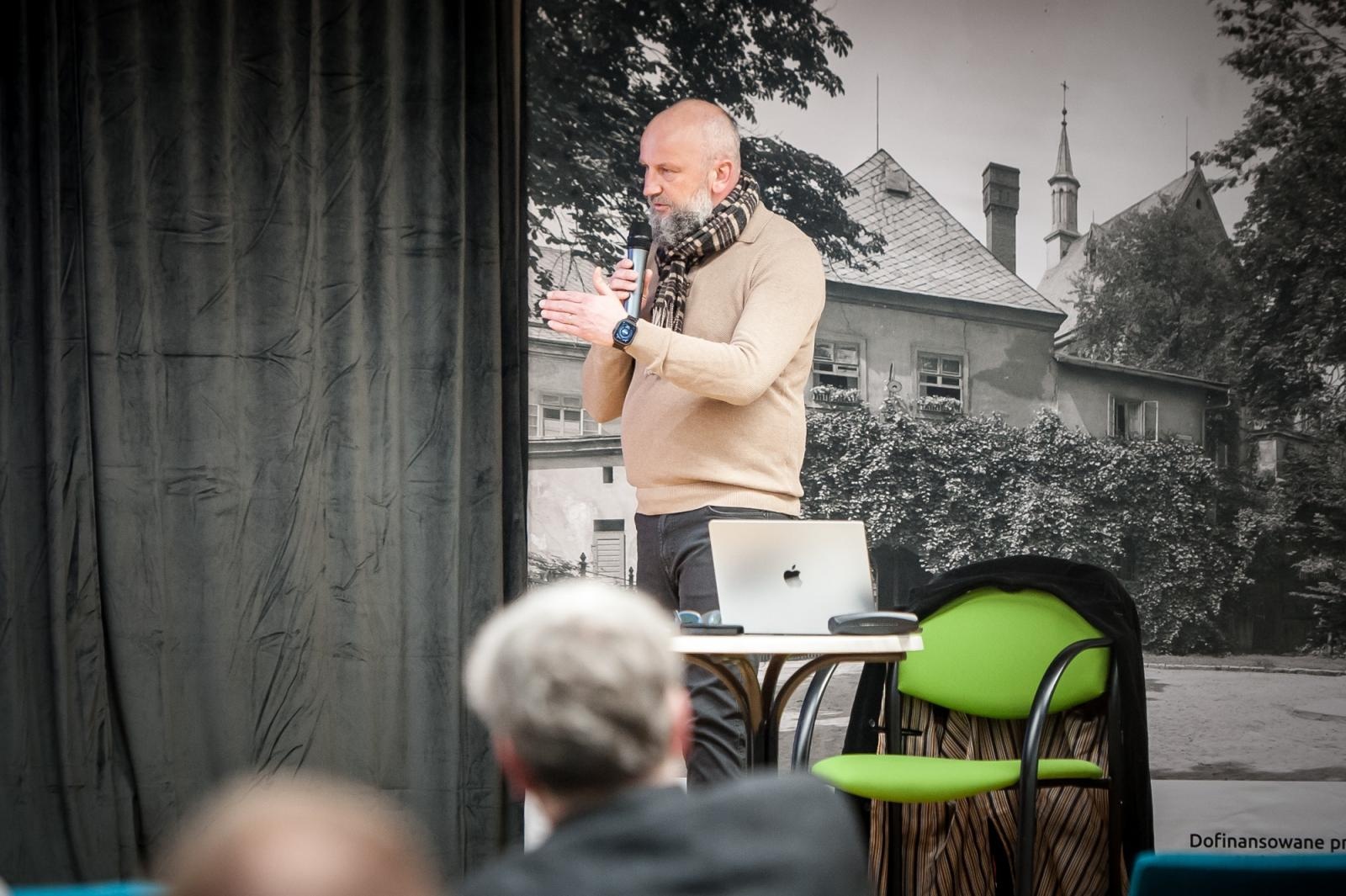 Zdjęcie w galerii na portalu naszraciborz.pl: Czerwony świt nad Odrą. Racibórz 1945 – spotkanie na Zamku Piastowskim wiadomości z regionu