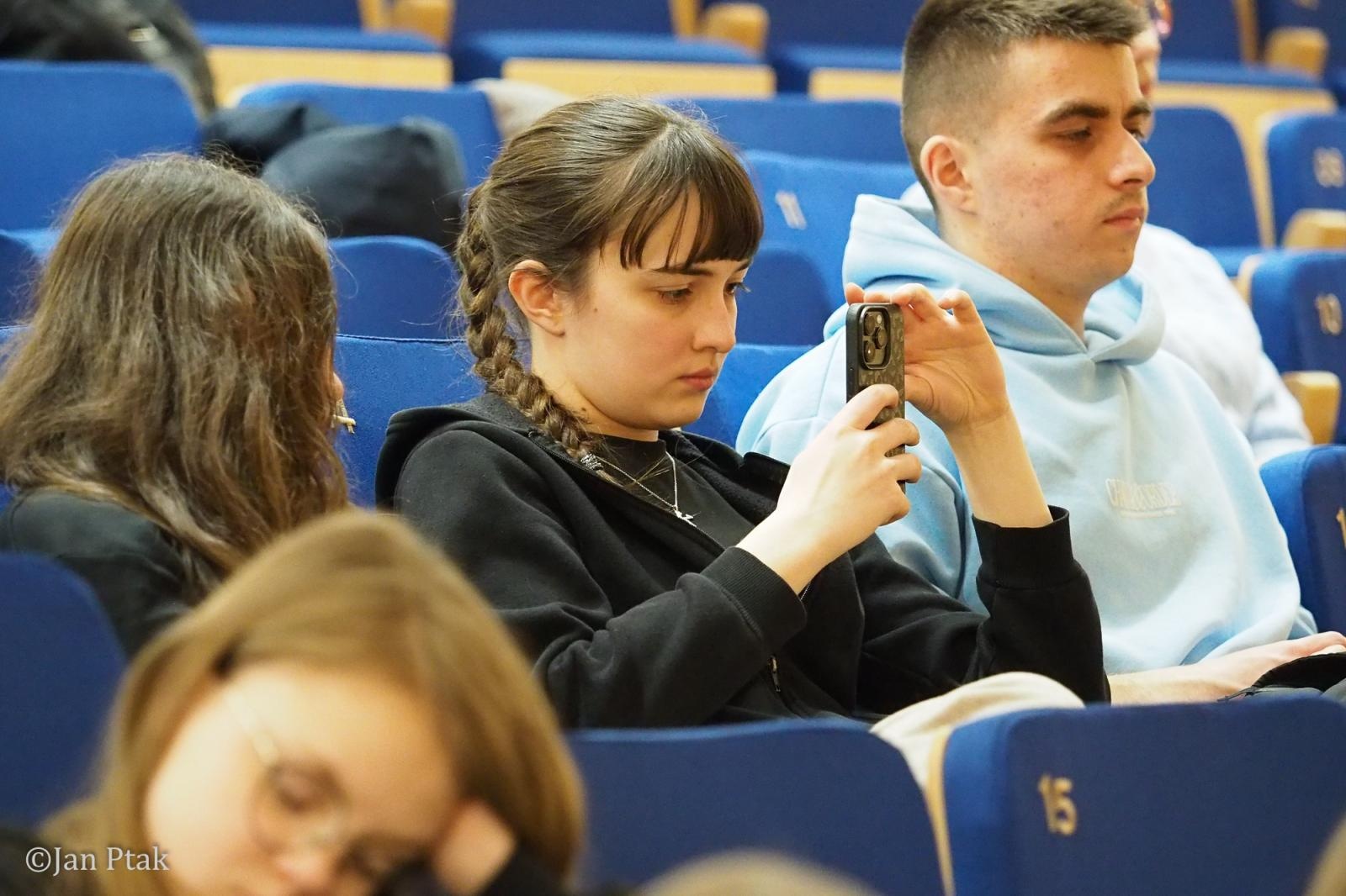 Zdjęcie w galerii na portalu naszraciborz.pl: Magia skrzypiec w raciborskiej PSM. Recital Oliwii Gronowicz wiadomości z regionu