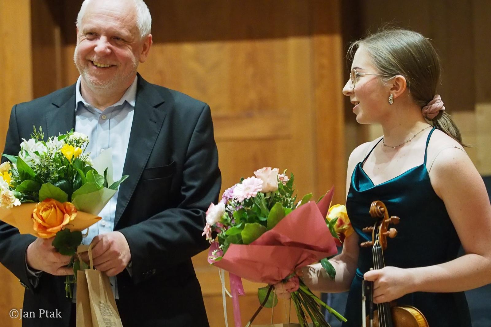 Zdjęcie w galerii na portalu naszraciborz.pl: Magia skrzypiec w raciborskiej PSM. Recital Oliwii Gronowicz wiadomości z regionu