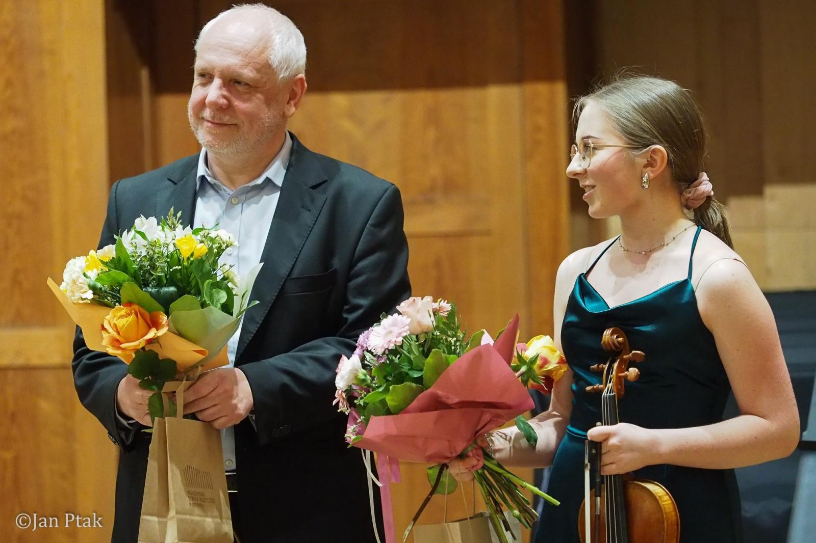 Zdjęcie w galerii na portalu naszraciborz.pl: Magia skrzypiec w raciborskiej PSM. Recital Oliwii Gronowicz wiadomości z regionu