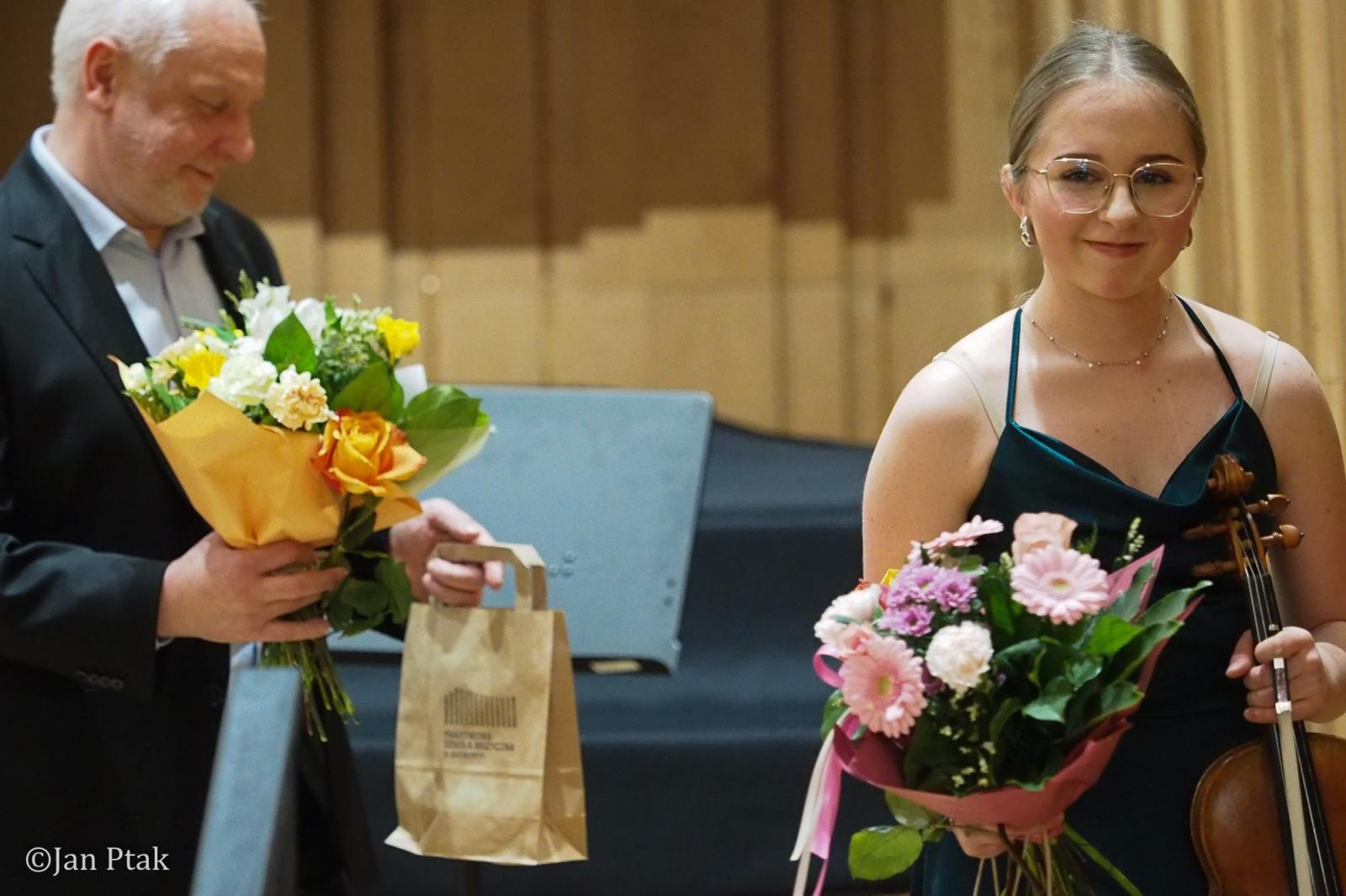 Zdjęcie w galerii na portalu naszraciborz.pl: Magia skrzypiec w raciborskiej PSM. Recital Oliwii Gronowicz wiadomości z regionu