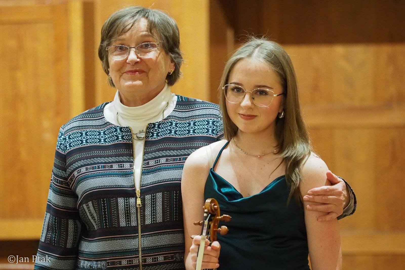 Zdjęcie w galerii na portalu naszraciborz.pl: Magia skrzypiec w raciborskiej PSM. Recital Oliwii Gronowicz wiadomości z regionu
