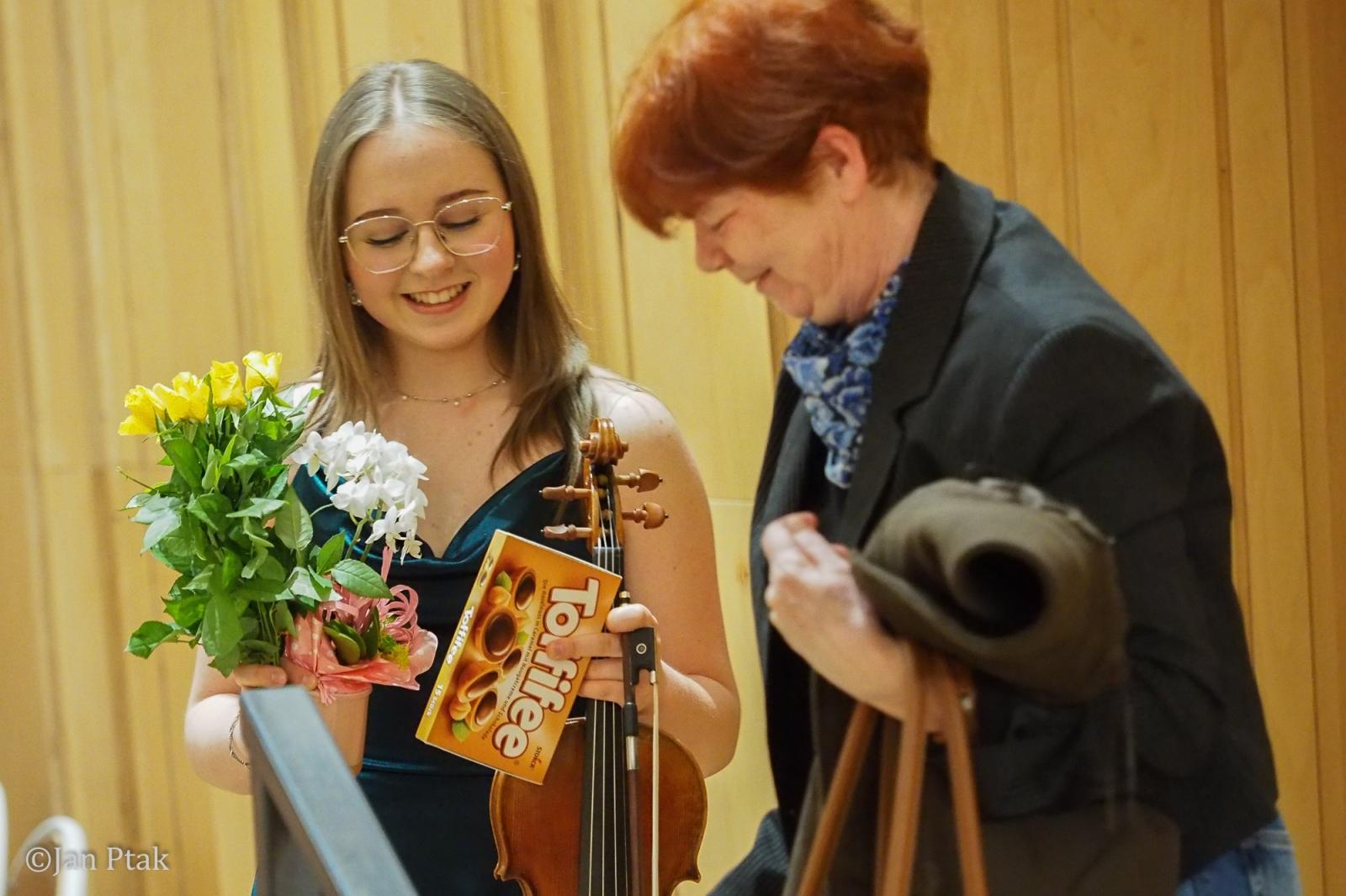 Zdjęcie w galerii na portalu naszraciborz.pl: Magia skrzypiec w raciborskiej PSM. Recital Oliwii Gronowicz wiadomości z regionu