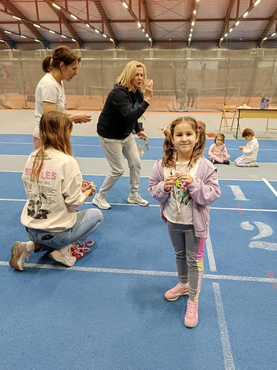 Zdjęcie w galerii na portalu naszraciborz.pl: Bo każdy artysta musi być w formie. Mali Odkrywcy Sztuki z RCK na treningu w Szkole Mistrzostwa Sportowego wiadomości z regionu