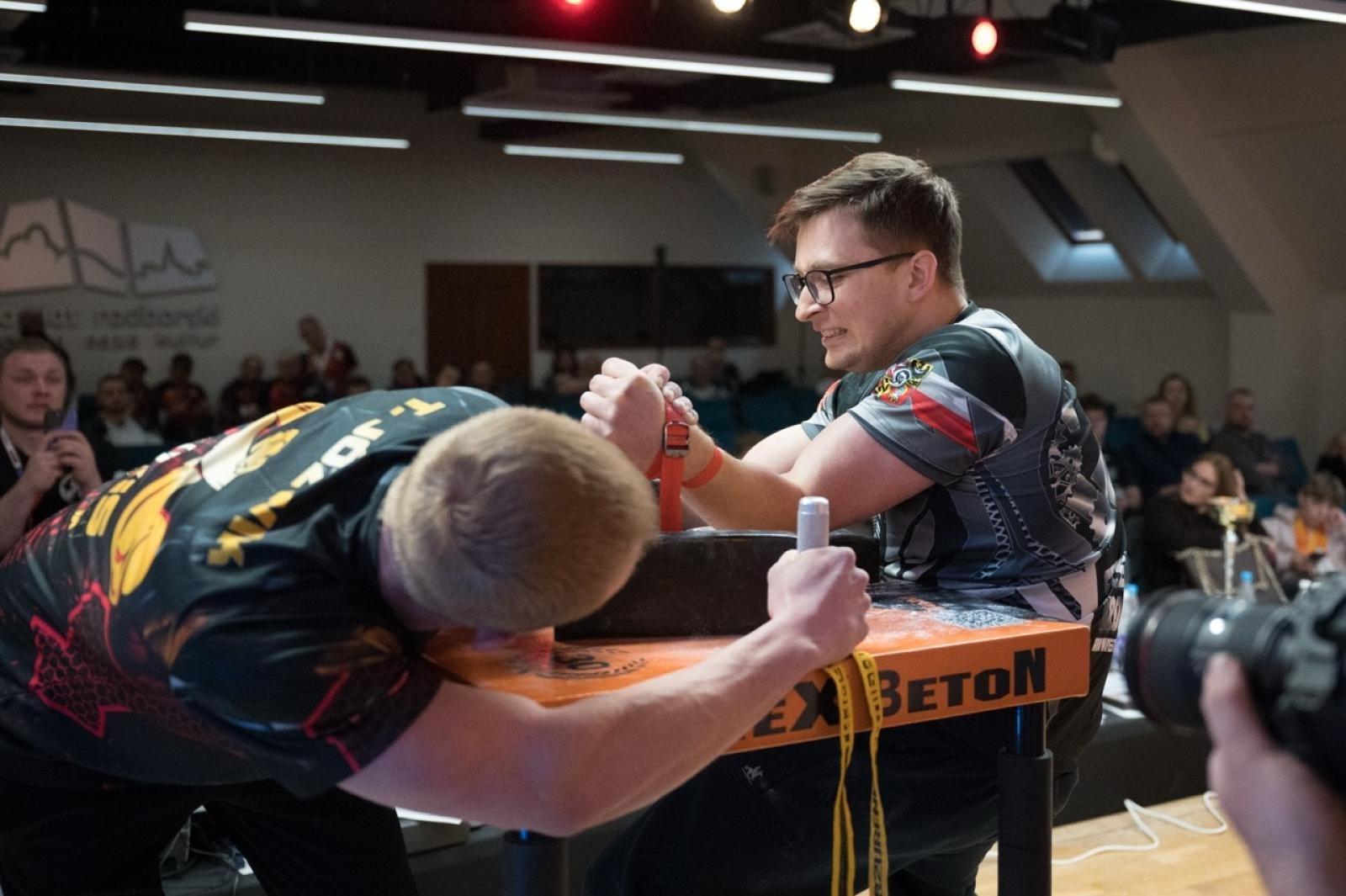 Zdjęcie w galerii na portalu naszraciborz.pl: Zamek Piastowski gościł XXVI Mistrzostwa Polski w Armwrestlingu [FOTO i WIDEO] wiadomości z regionu