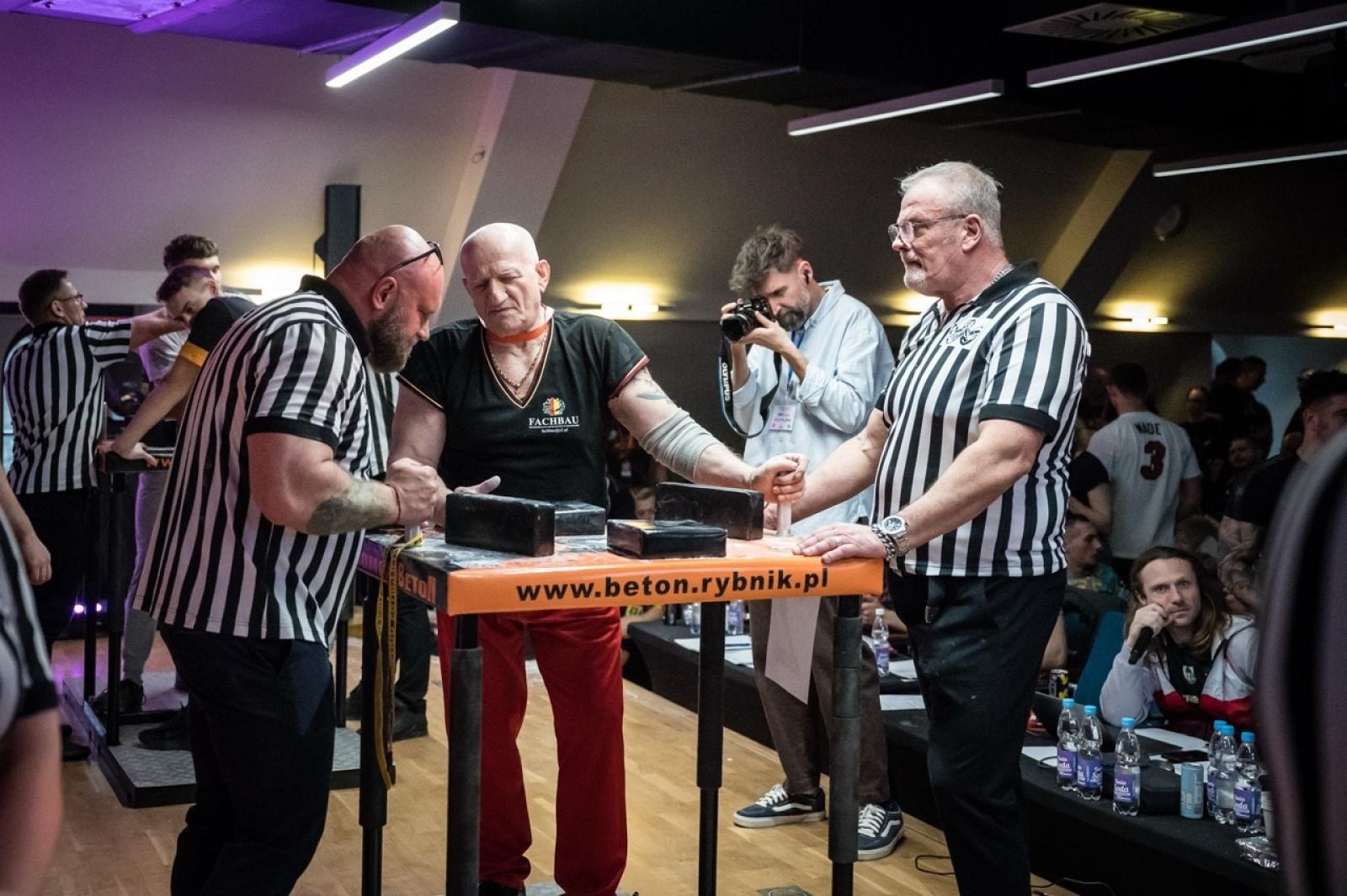 Zdjęcie w galerii na portalu naszraciborz.pl: Zamek Piastowski gościł XXVI Mistrzostwa Polski w Armwrestlingu [FOTO i WIDEO] wiadomości z regionu