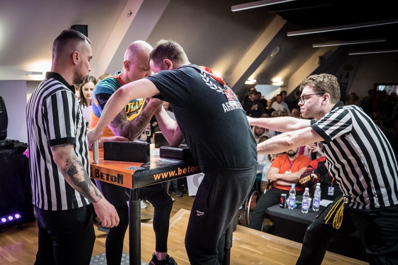 Zdjęcie w galerii na portalu naszraciborz.pl: Zamek Piastowski gościł XXVI Mistrzostwa Polski w Armwrestlingu [FOTO i WIDEO] wiadomości z regionu