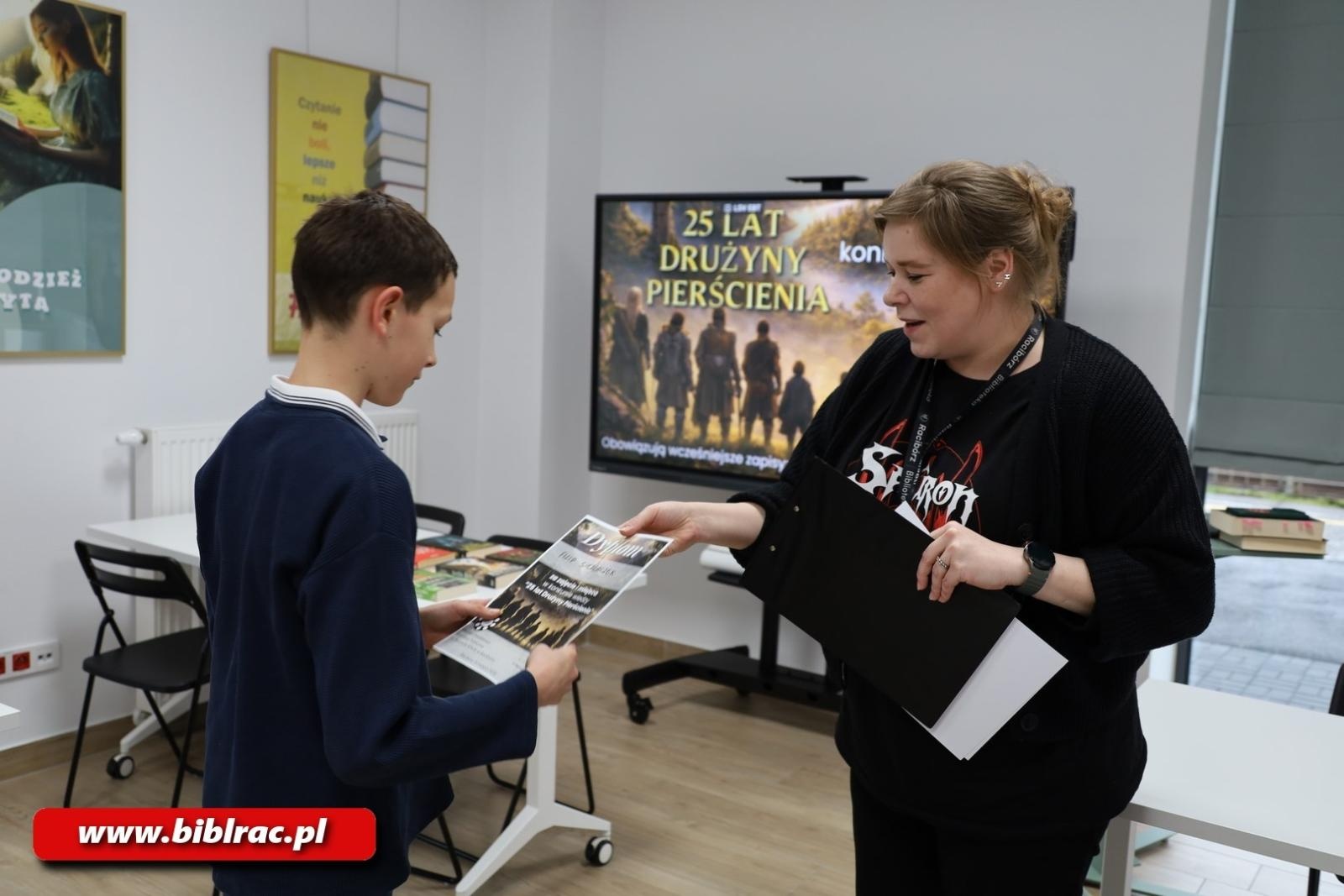 Zdjęcie w galerii na portalu naszraciborz.pl: 25 lat Drużyny Pierścienia – konkurs na Stacji Młodych wiadomości z regionu