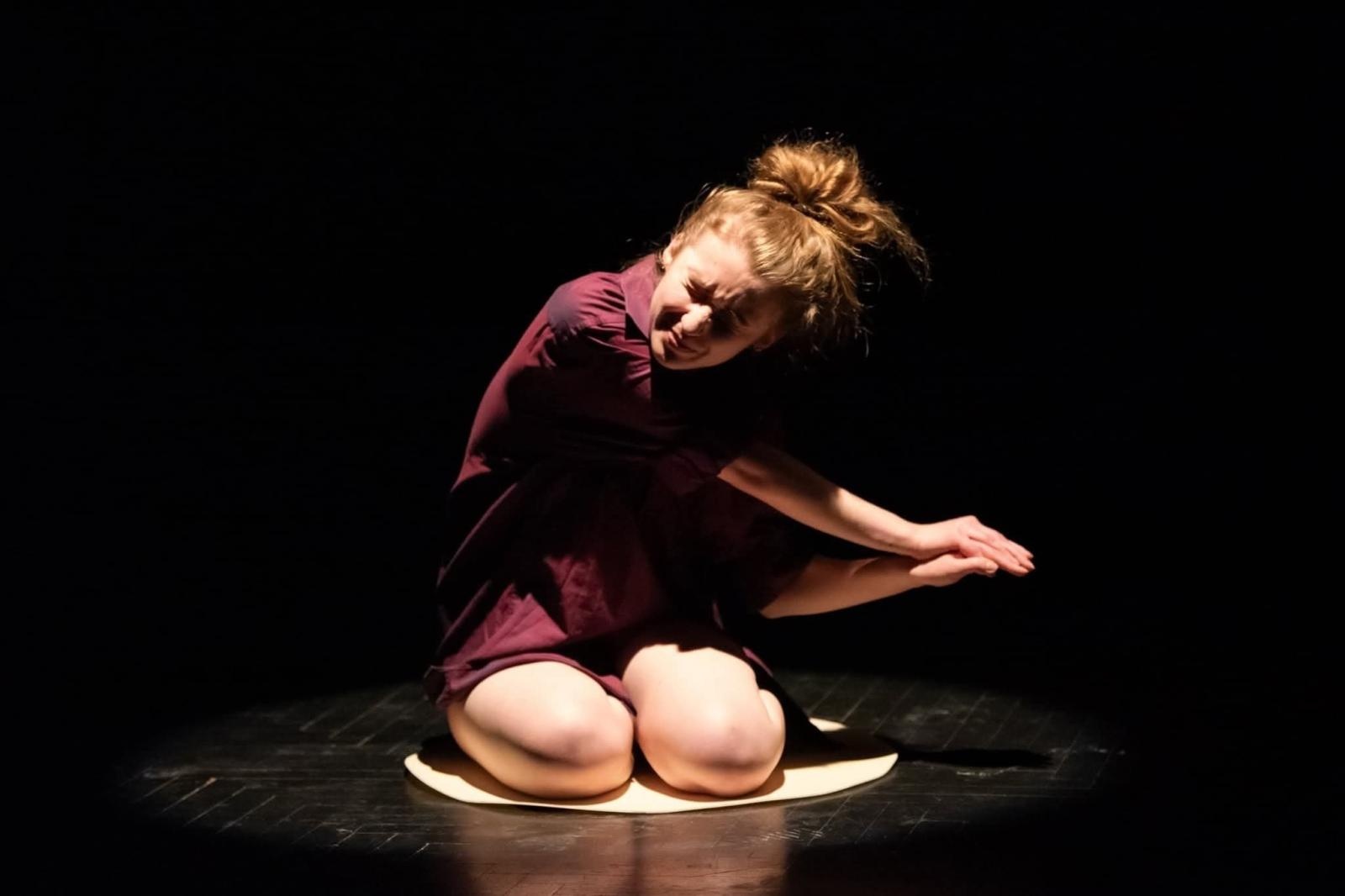 Zdjęcie w galerii na portalu naszraciborz.pl: córka Ta matka – monodram Lidii Wiśniewskiej w Raciborskim Centrum Kultury wiadomości z regionu