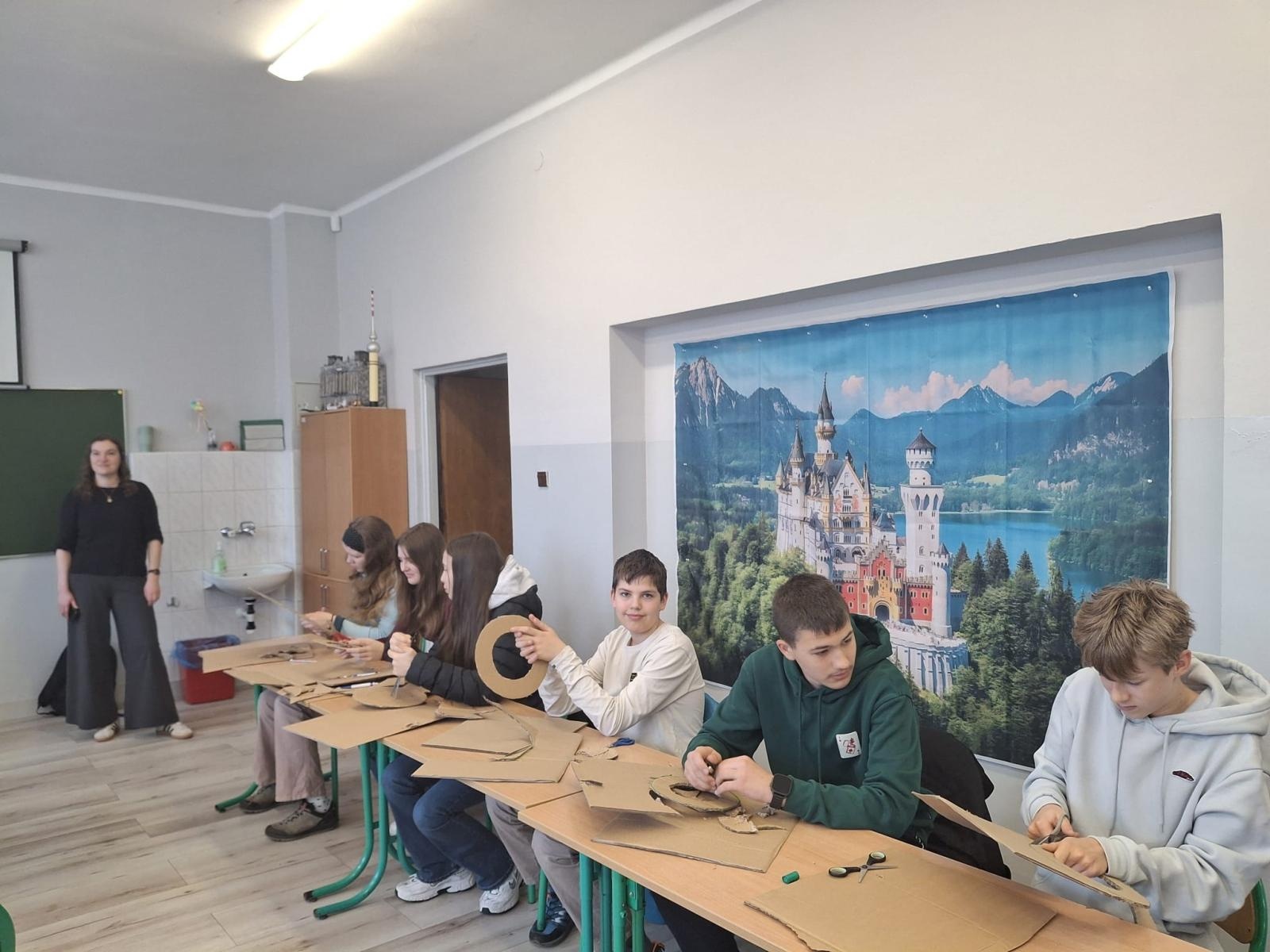 Zdjęcie w galerii na portalu naszraciborz.pl: Wizyta uczniów z Gymnasium Roth w Raciborzu w świątecznej, wielkanocnej atmosferze wiadomości z regionu