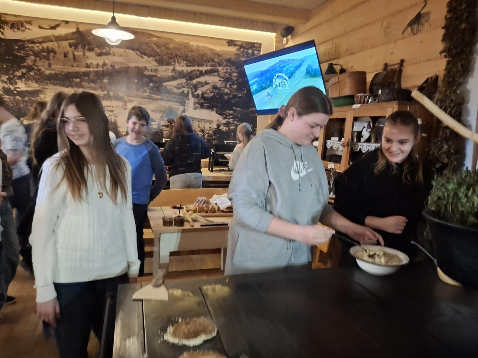 Zdjęcie w galerii na portalu naszraciborz.pl: Wizyta uczniów z Gymnasium Roth w Raciborzu w świątecznej, wielkanocnej atmosferze wiadomości z regionu