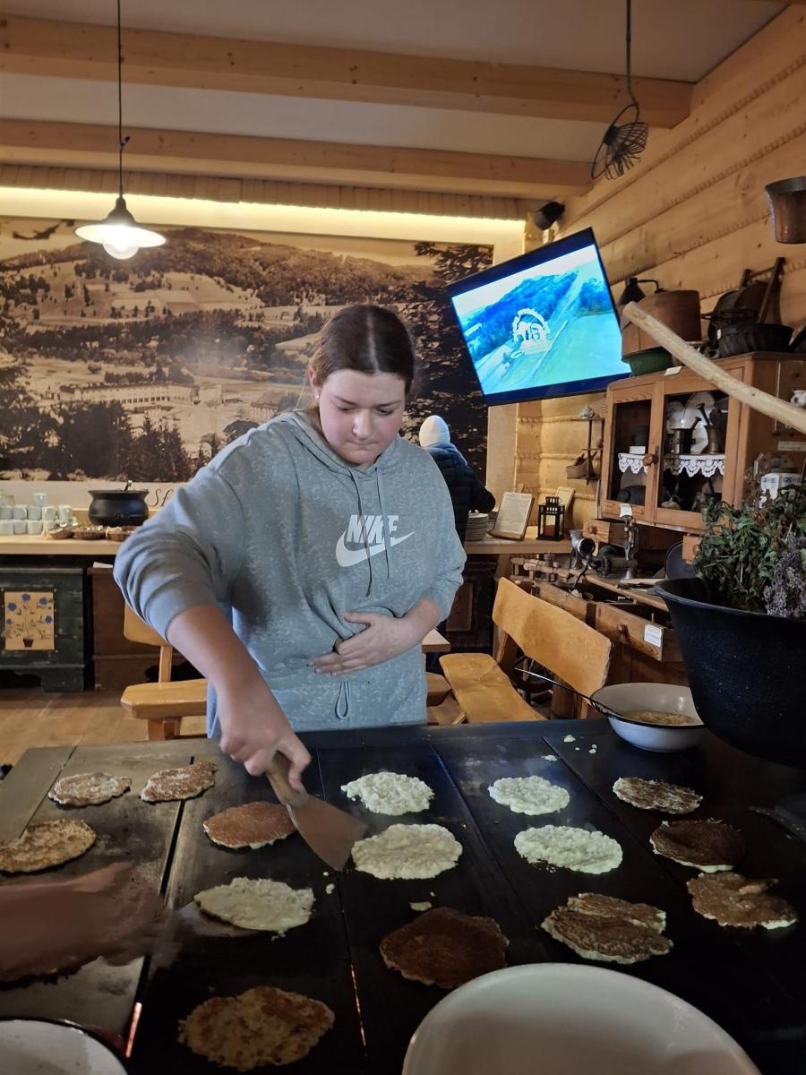 Zdjęcie w galerii na portalu naszraciborz.pl: Wizyta uczniów z Gymnasium Roth w Raciborzu w świątecznej, wielkanocnej atmosferze wiadomości z regionu