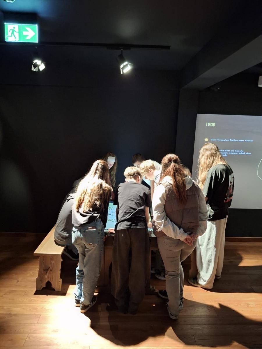 Zdjęcie w galerii na portalu naszraciborz.pl: Wizyta uczniów z Gymnasium Roth w Raciborzu w świątecznej, wielkanocnej atmosferze wiadomości z regionu