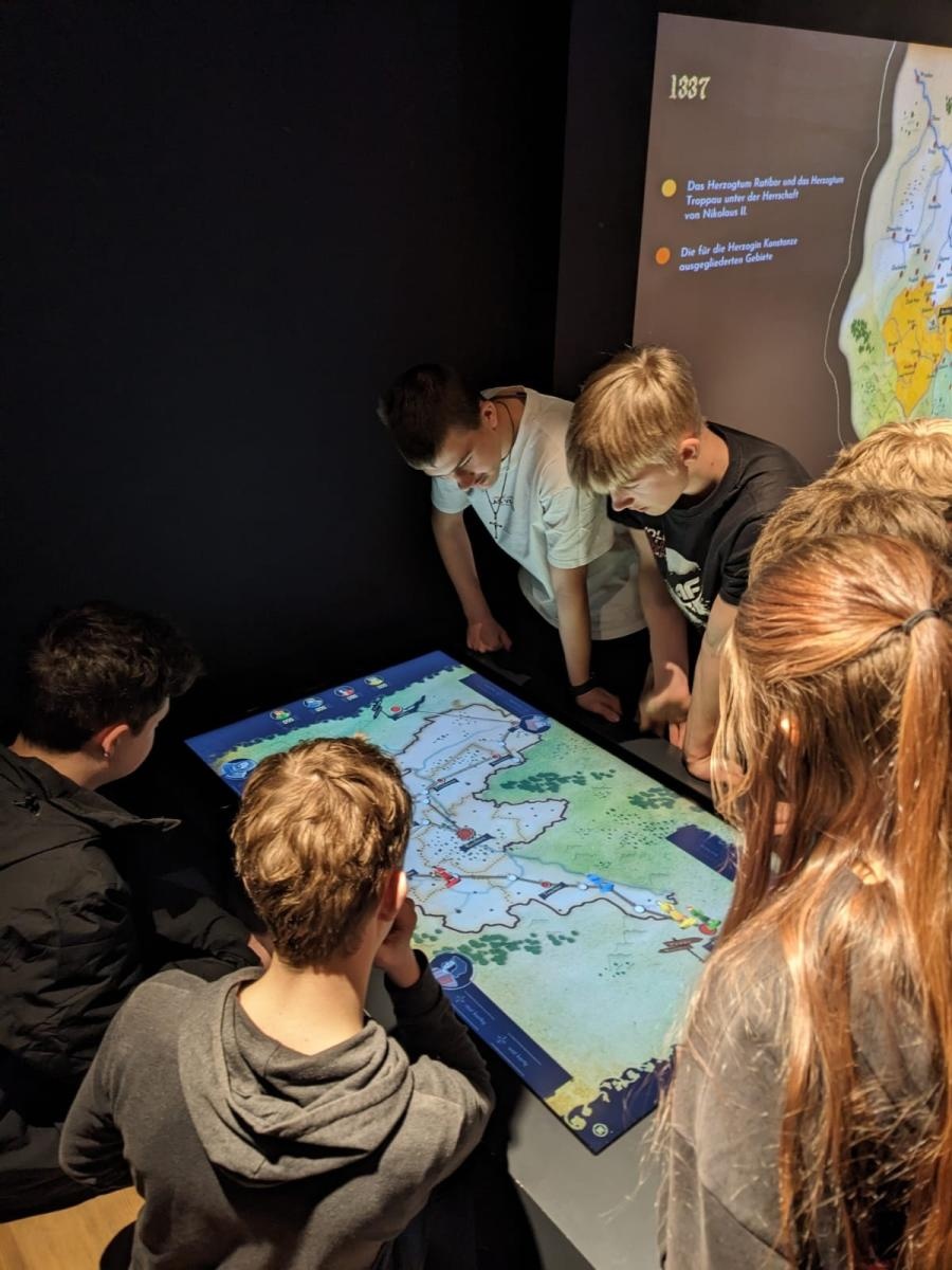 Zdjęcie w galerii na portalu naszraciborz.pl: Wizyta uczniów z Gymnasium Roth w Raciborzu w świątecznej, wielkanocnej atmosferze wiadomości z regionu