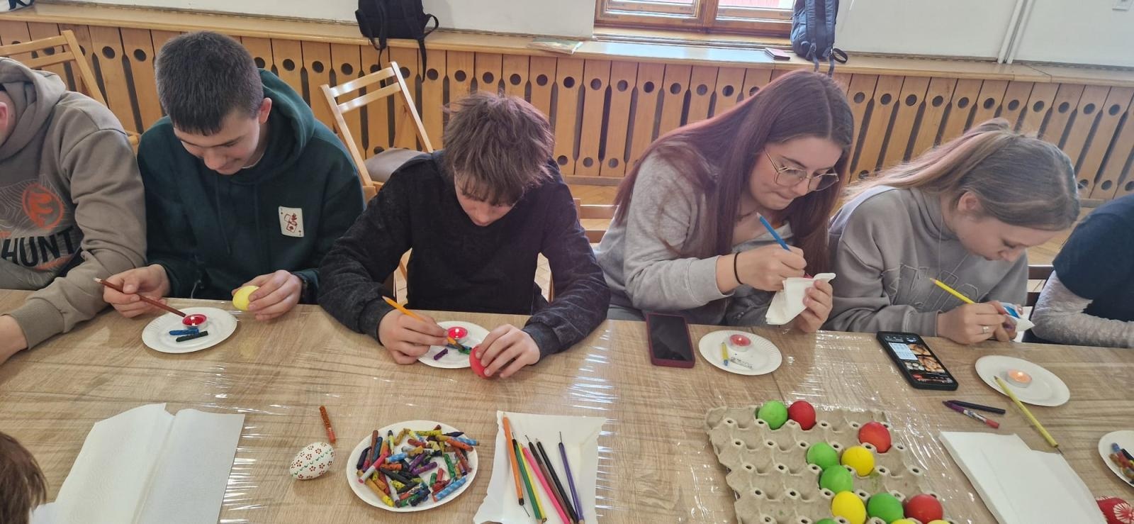 Zdjęcie w galerii na portalu naszraciborz.pl: Wizyta uczniów z Gymnasium Roth w Raciborzu w świątecznej, wielkanocnej atmosferze wiadomości z regionu