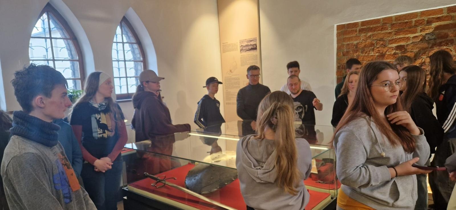 Zdjęcie w galerii na portalu naszraciborz.pl: Wizyta uczniów z Gymnasium Roth w Raciborzu w świątecznej, wielkanocnej atmosferze wiadomości z regionu