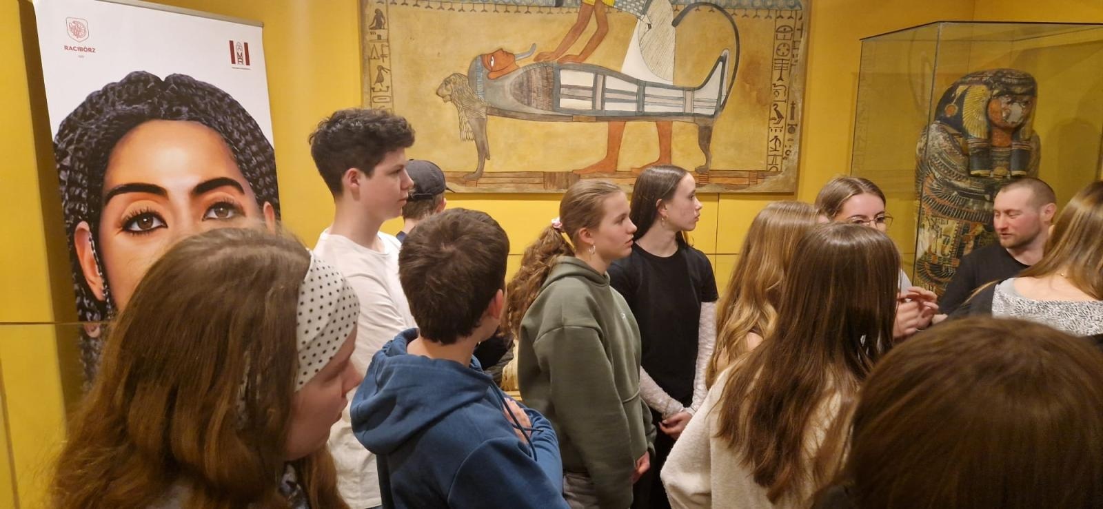 Zdjęcie w galerii na portalu naszraciborz.pl: Wizyta uczniów z Gymnasium Roth w Raciborzu w świątecznej, wielkanocnej atmosferze wiadomości z regionu