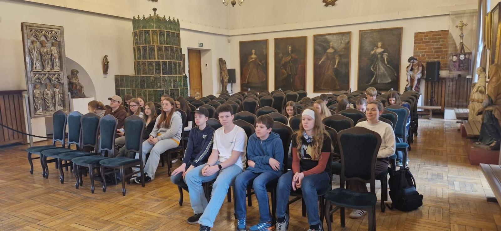 Zdjęcie w galerii na portalu naszraciborz.pl: Wizyta uczniów z Gymnasium Roth w Raciborzu w świątecznej, wielkanocnej atmosferze wiadomości z regionu