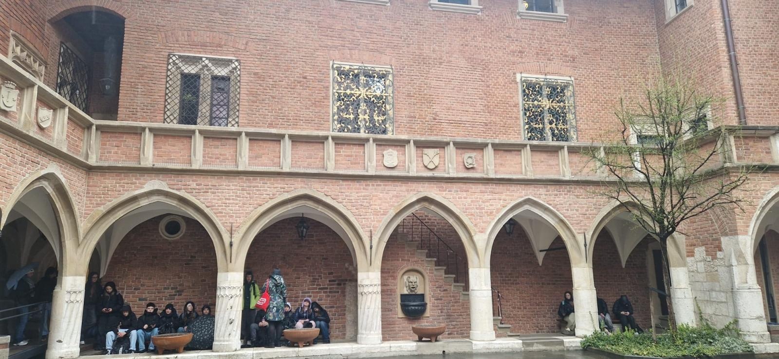 Zdjęcie w galerii na portalu naszraciborz.pl: Wizyta uczniów z Gymnasium Roth w Raciborzu w świątecznej, wielkanocnej atmosferze wiadomości z regionu